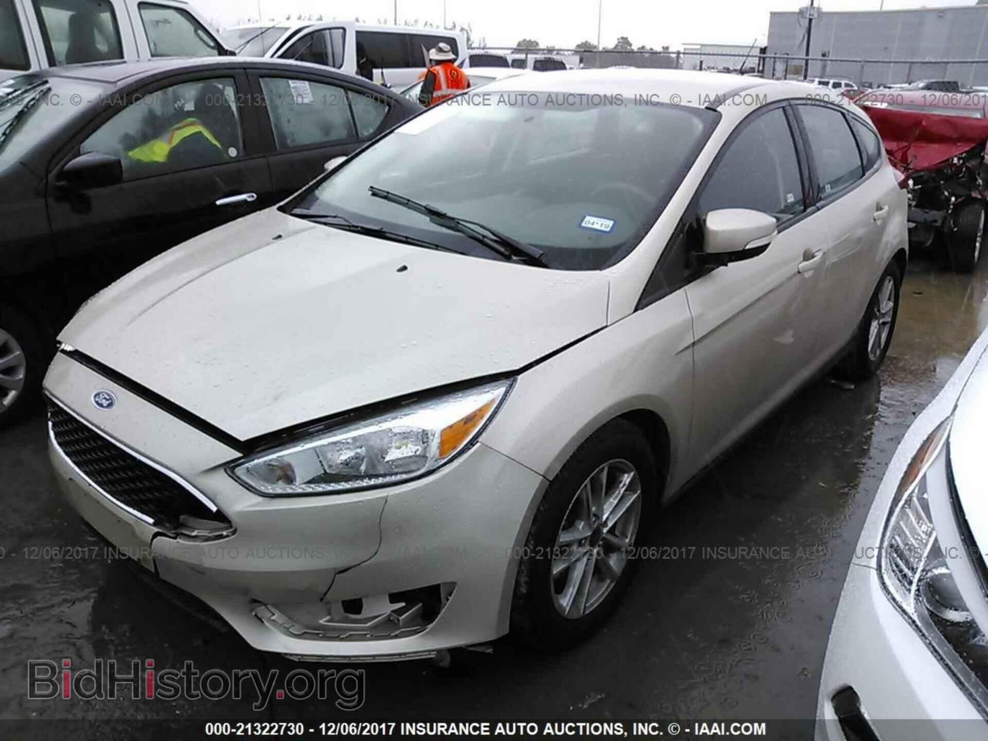 2017 Ford Focus - VIN: 1FADP3K24HL271768 - Photo 2
