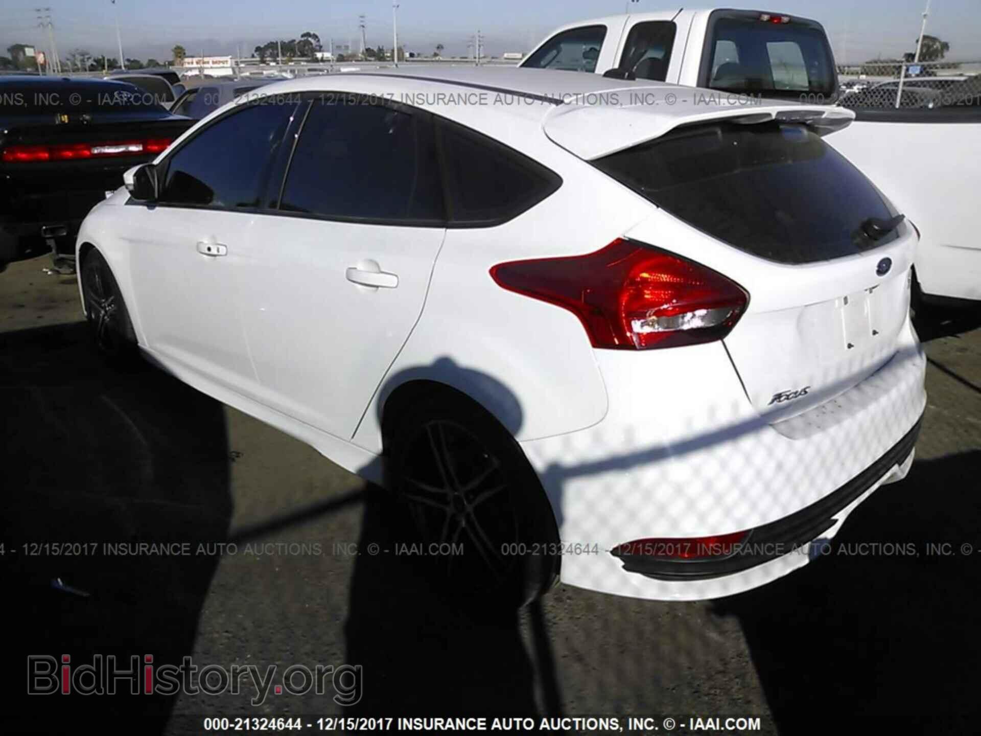 2017 Ford Focus - VIN: 1FADP3L96HL230389 - Photo 3