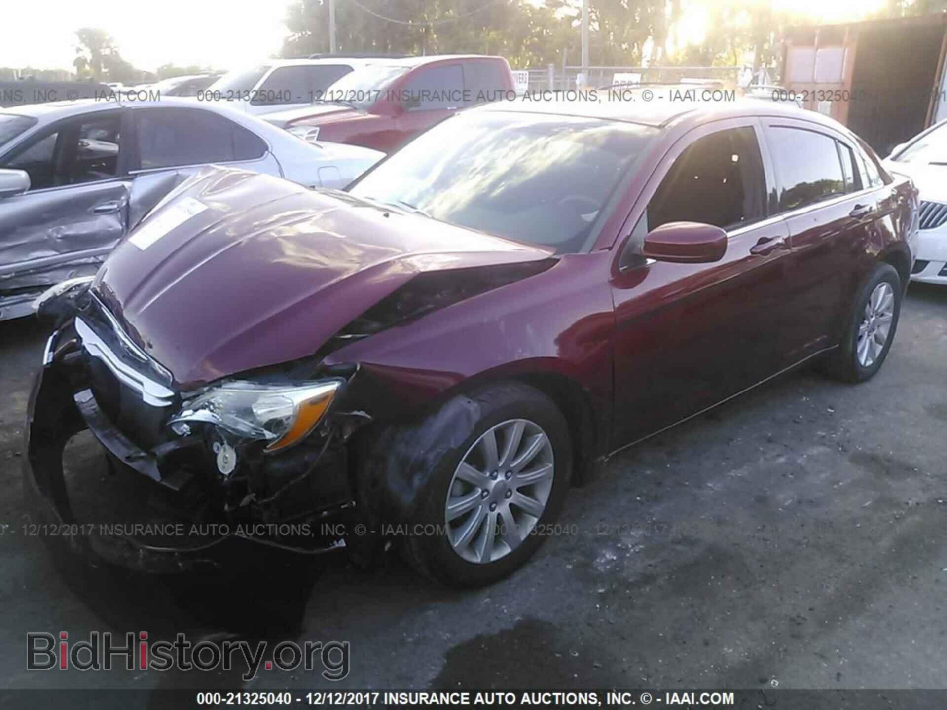 2013 Chrysler 200 - VIN: 1C3CCBBB7DN764679 - Фото 2