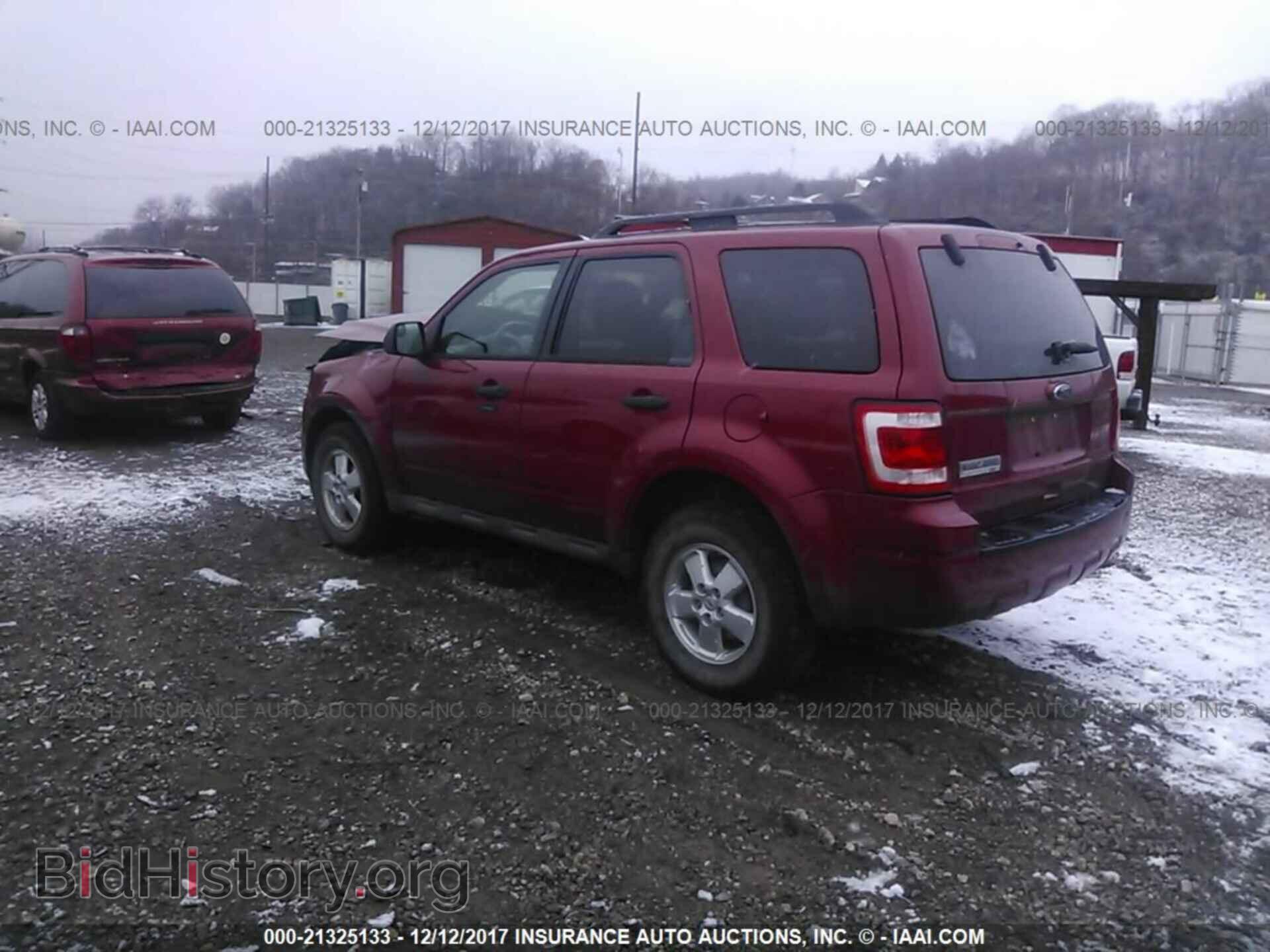 2011 Ford Escape - VIN: 1FMCU9D74BKA32160 - Фото 3