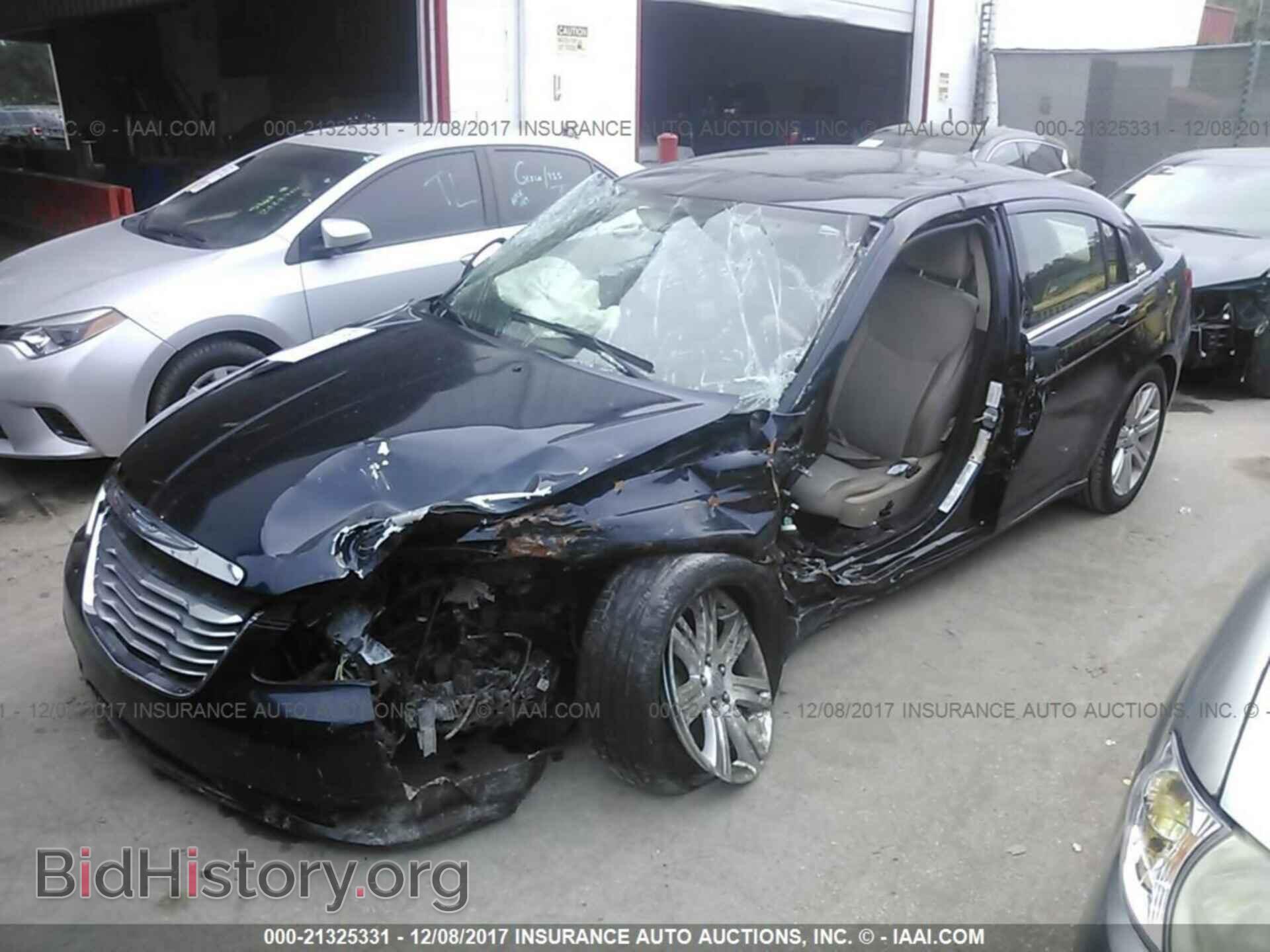 2012 Chrysler 200 - VIN: 1C3CCBBG9CN250052 - Фото 2