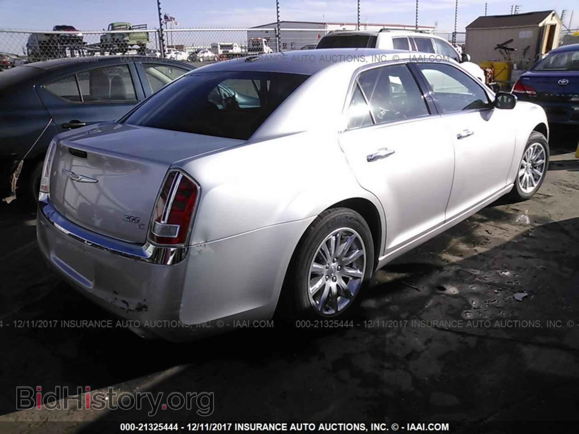 2012 Chrysler 300c - VIN: 2C3CCAET8CH264875 - Photo 4