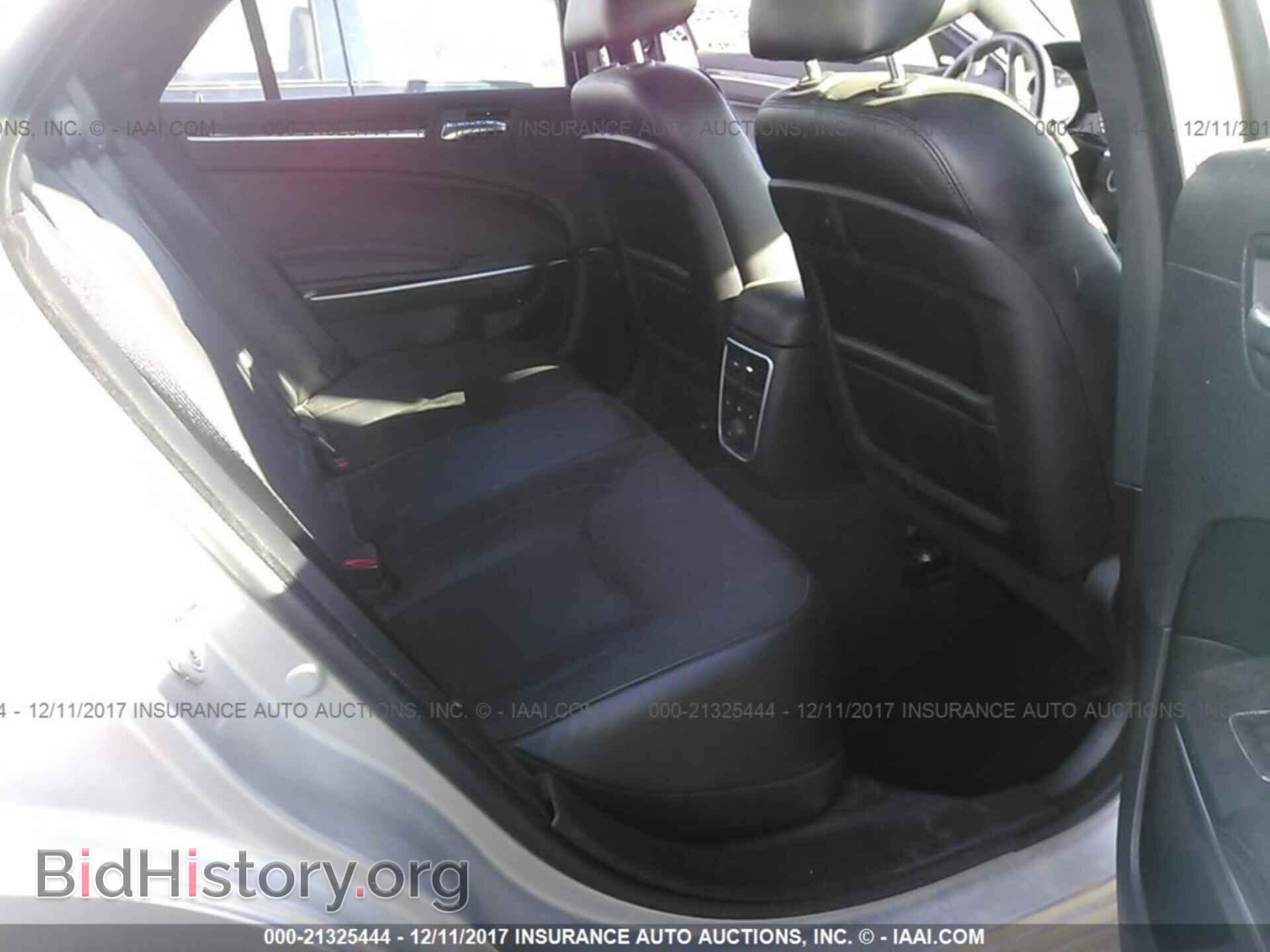 2012 Chrysler 300c - VIN: 2C3CCAET8CH264875 - Photo 8