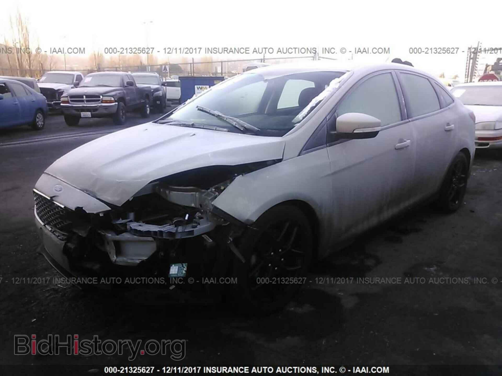 2016 Ford Focus - VIN: 1FADP3F26GL315584 - Photo 2