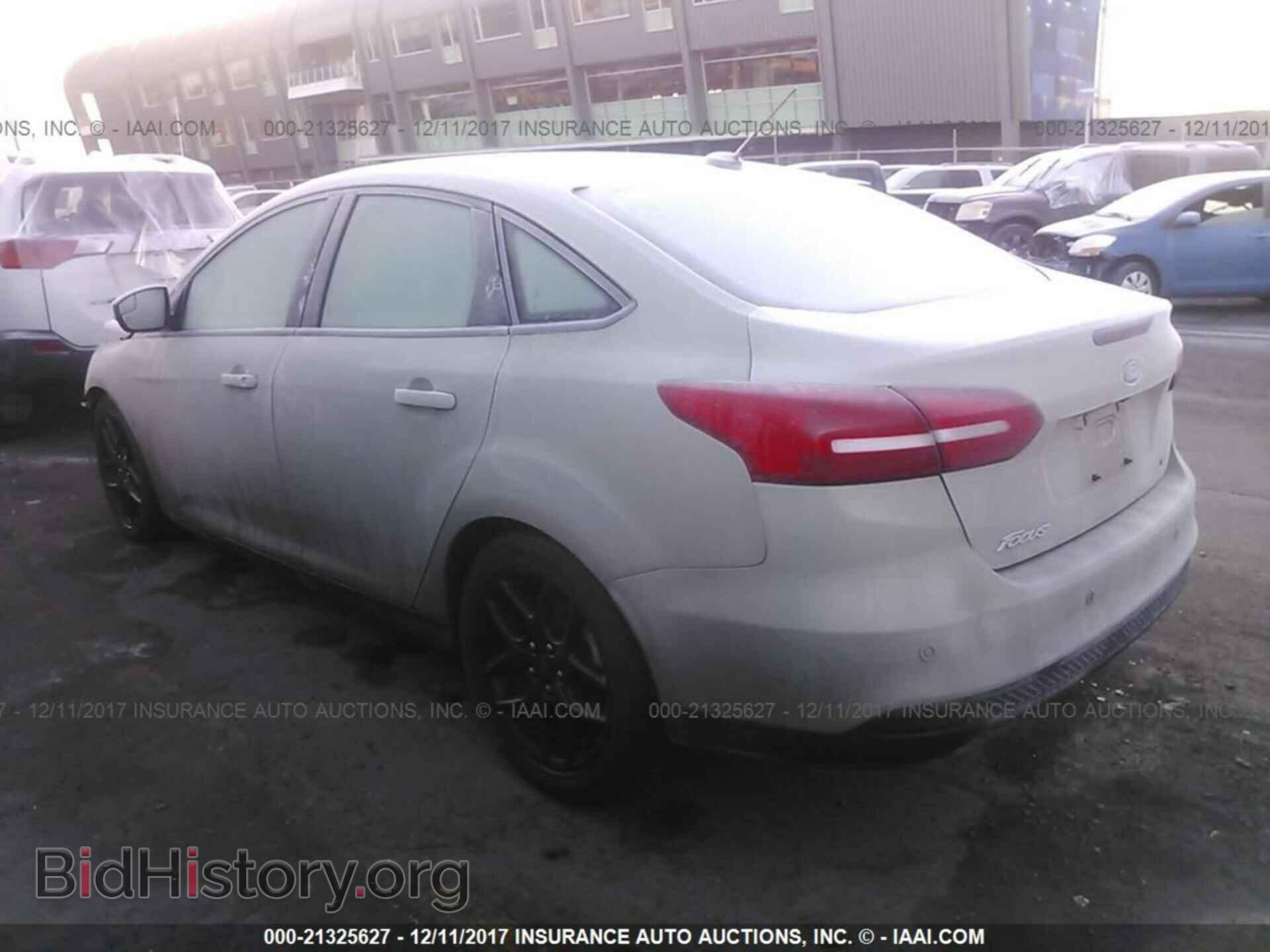 2016 Ford Focus - VIN: 1FADP3F26GL315584 - Photo 3