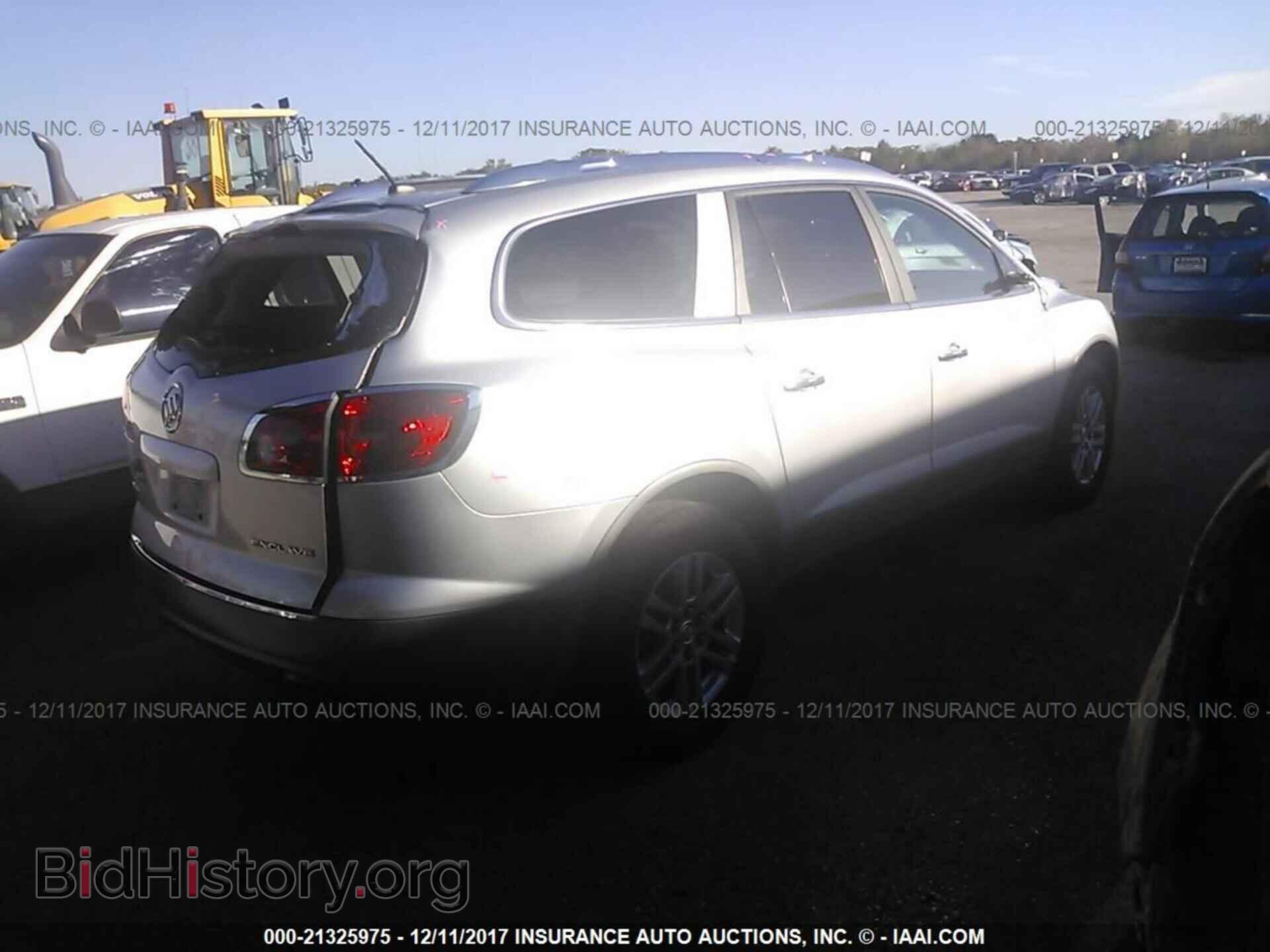 2012 Buick Enclave - VIN: 5GAKRAED4CJ336119 - Photo 4