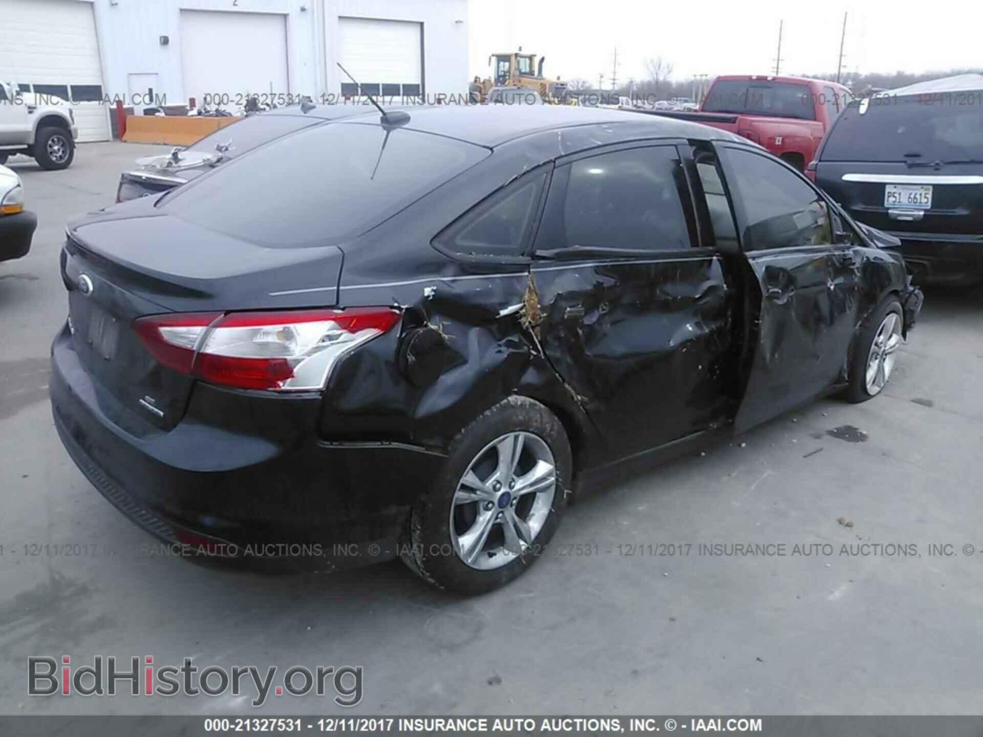 2014 Ford Focus - VIN: 1FADP3F25EL177422 - Photo 4