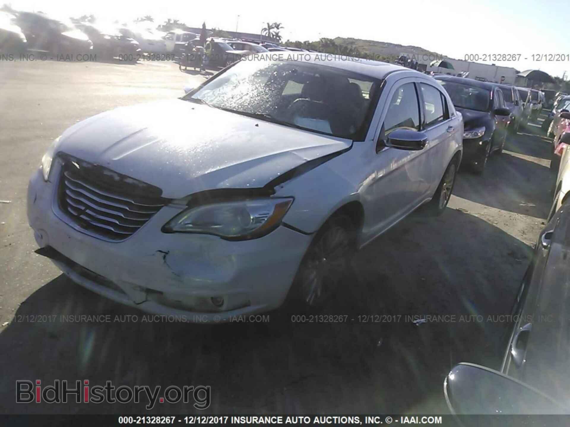 2012 Chrysler 200 - VIN: 1C3CCBCB2CN186195 - Photo 2