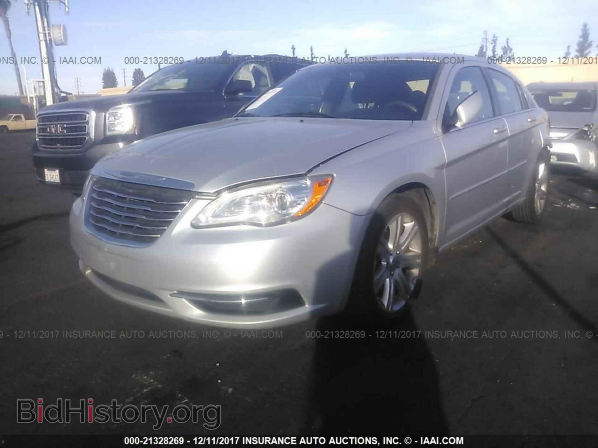 2012 Chrysler 200 - VIN: 1C3CCBAB1CN316941 - Фото 2