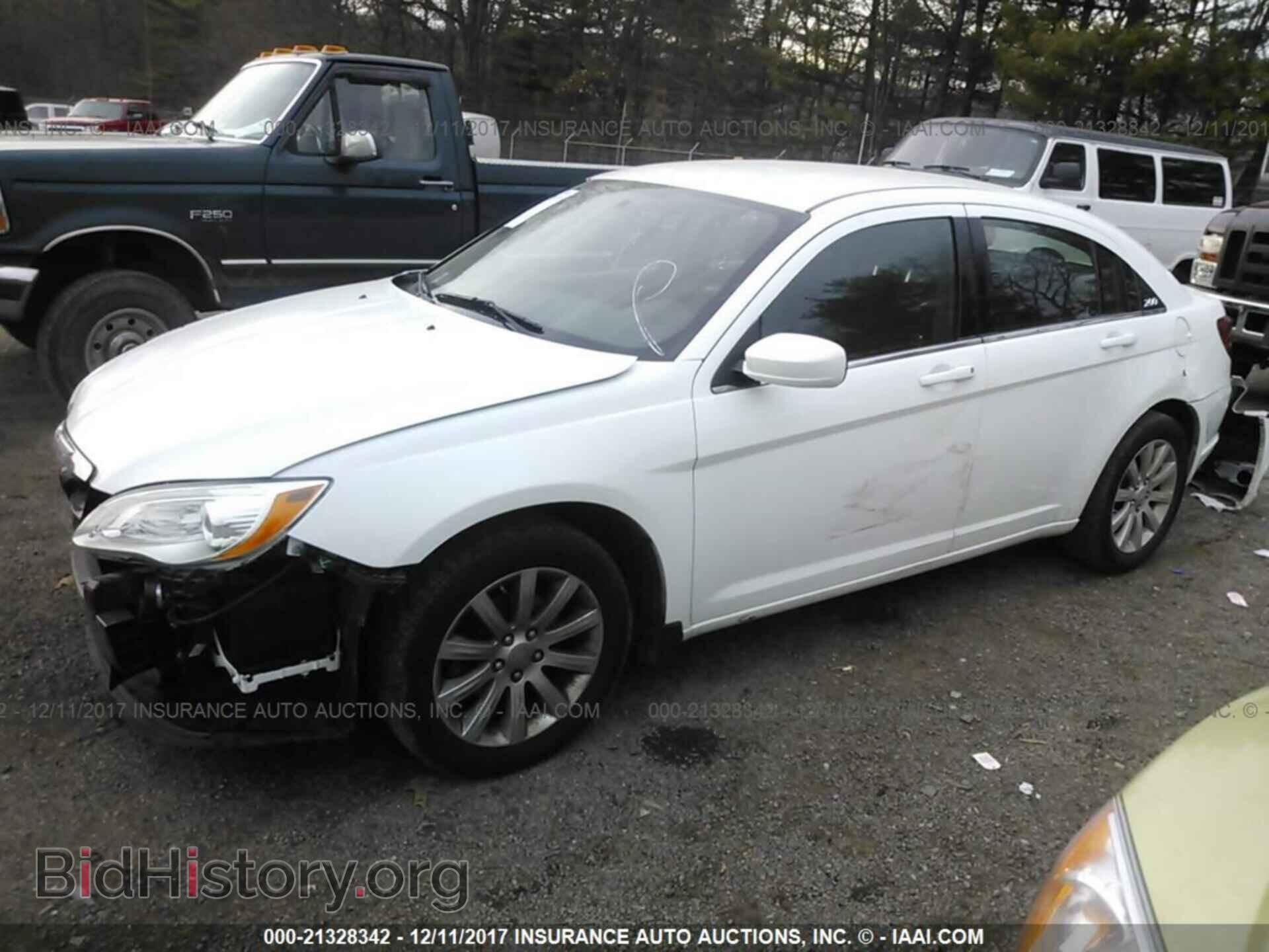2013 Chrysler 200 - VIN: 1C3CCBBB8DN580366 - Фото 2