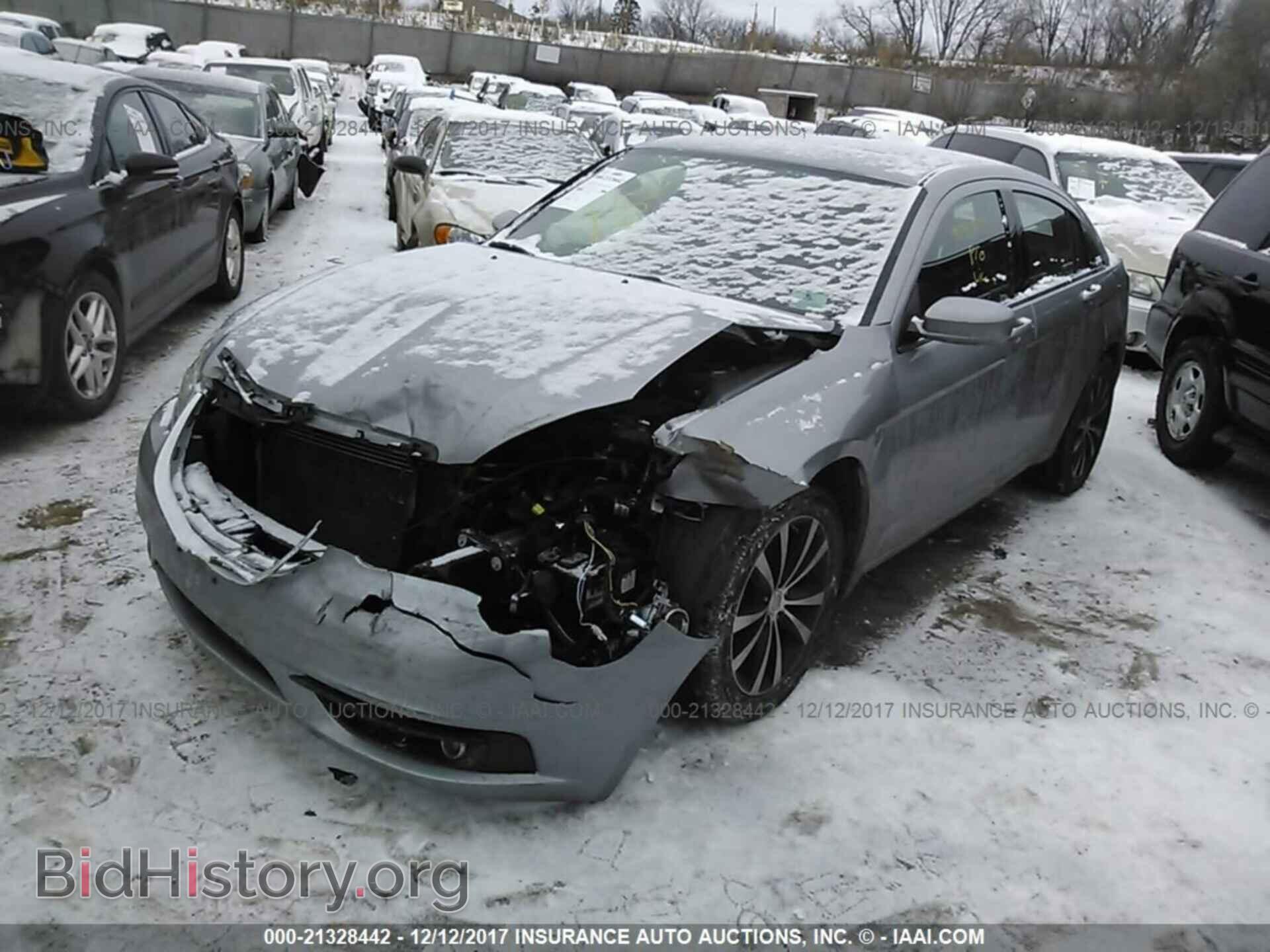 2013 Chrysler 200 - VIN: 1C3CCBBG2DN720374 - Фото 2