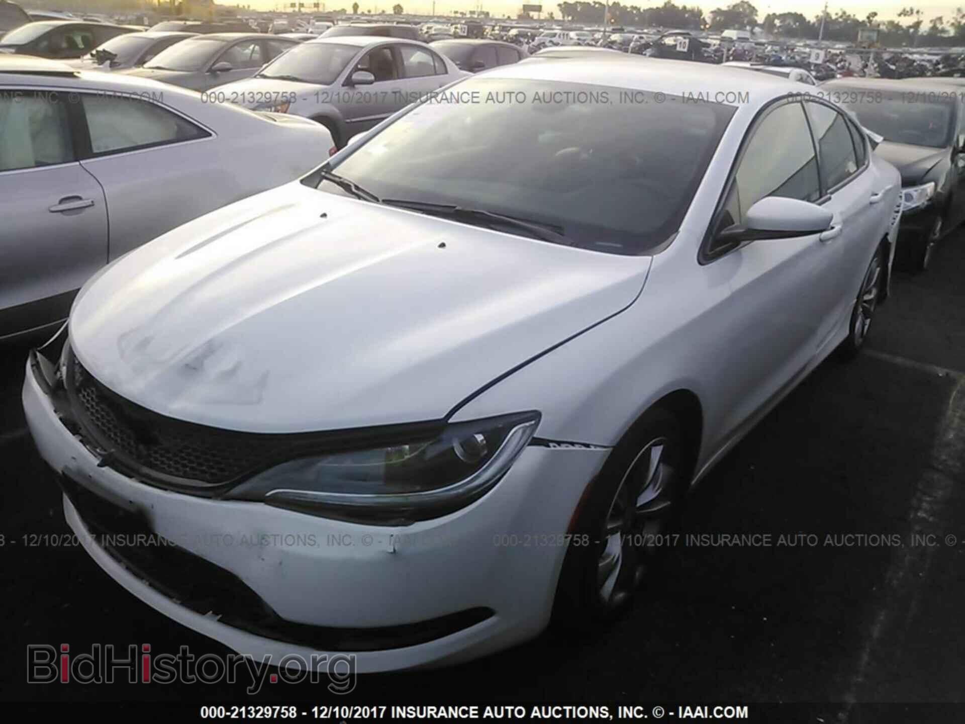 2015 Chrysler 200 - VIN: 1C3CCCBB5FN747498 - Фото 2