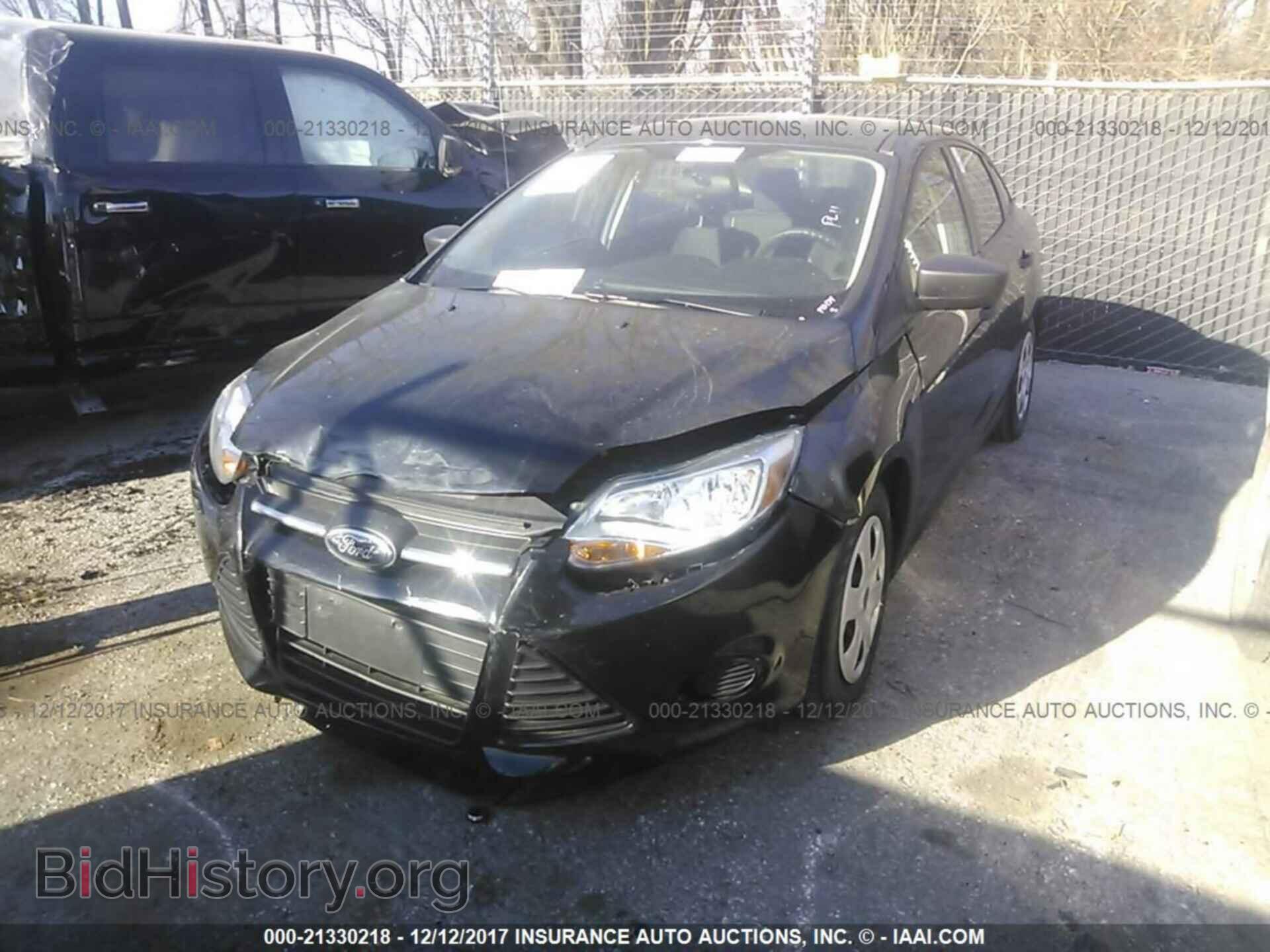 2014 Ford Focus - VIN: 1FADP3E22EL225833 - Photo 2