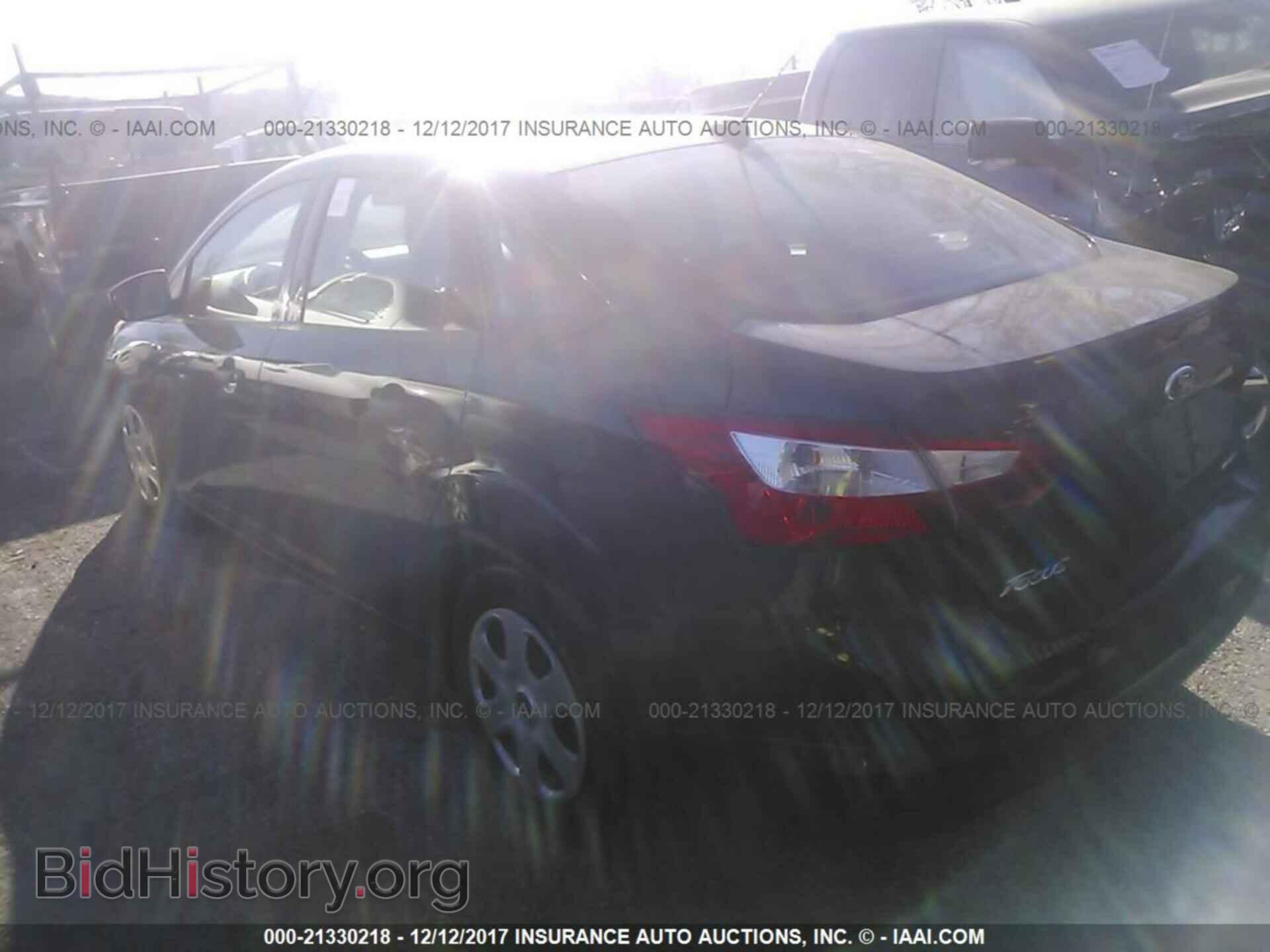 2014 Ford Focus - VIN: 1FADP3E22EL225833 - Photo 3