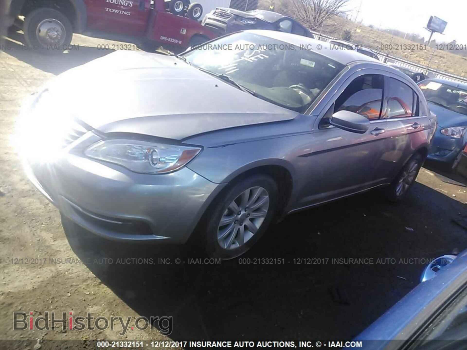 2013 Chrysler 200 - VIN: 1C3CCBBB6DN738333 - Фото 2