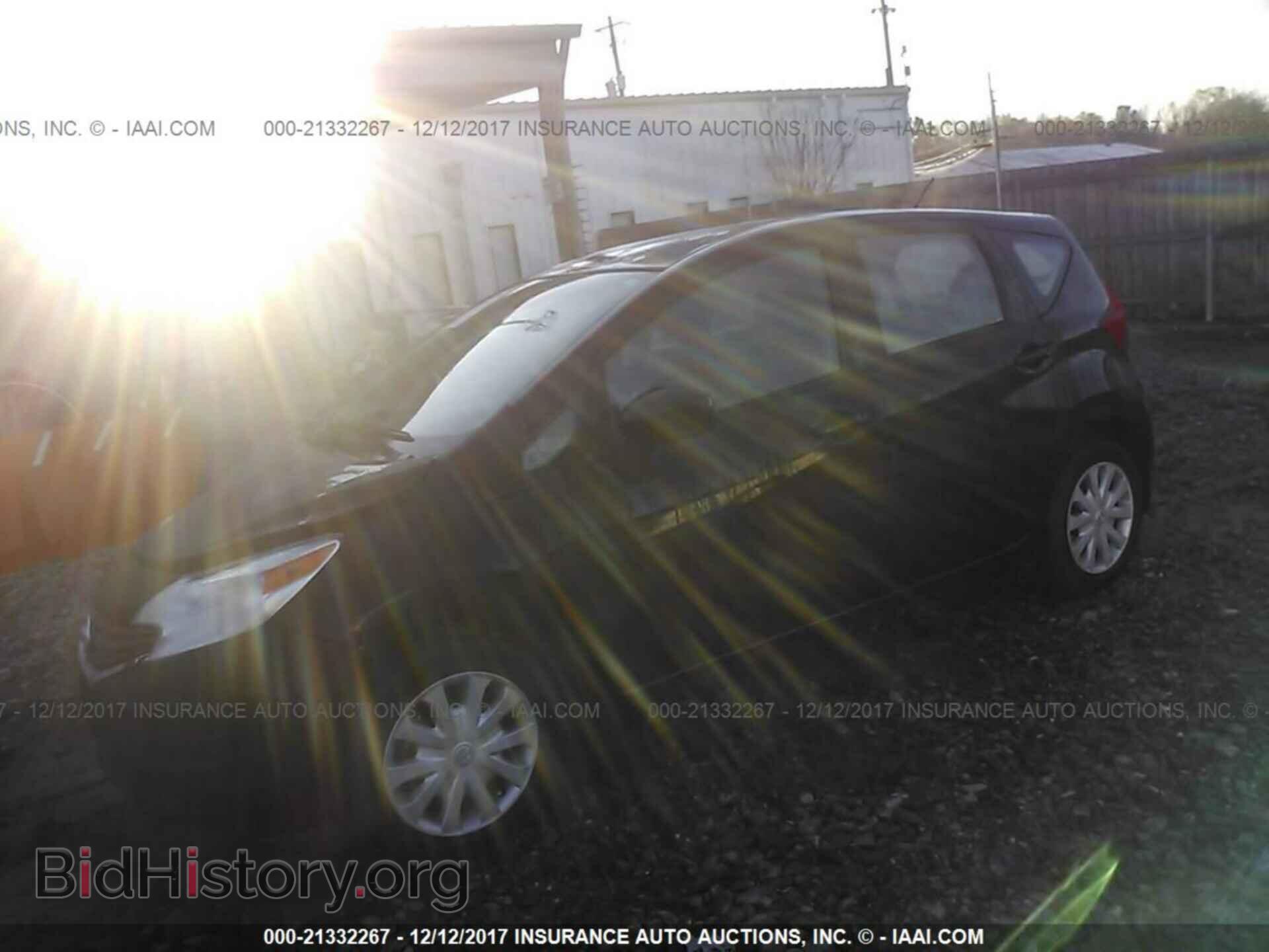 2015 Nissan Versa note - VIN: 3N1CE2CP1FL369080 - Фото 2