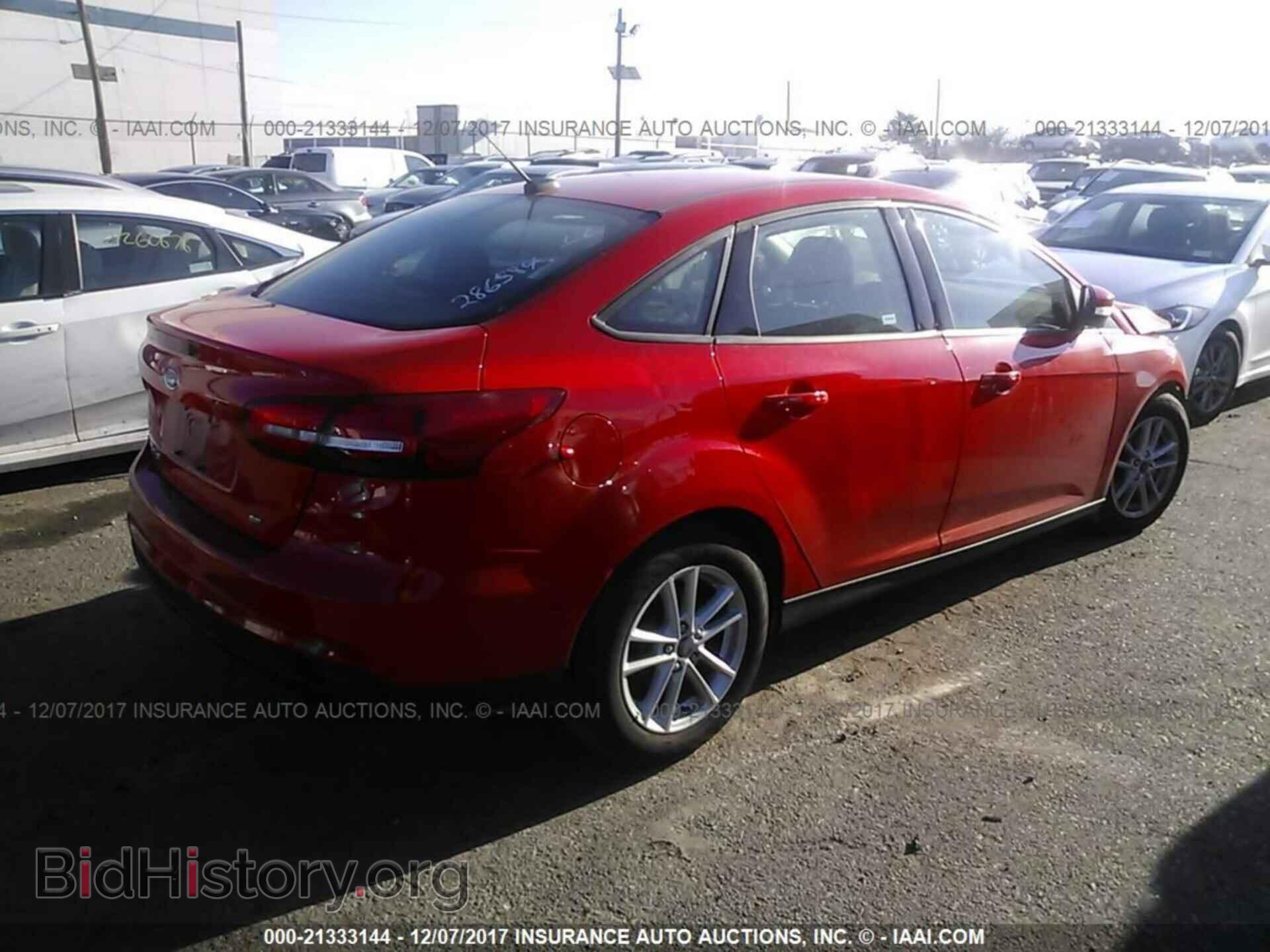 2017 Ford Focus - VIN: 1FADP3F20HL286584 - Photo 4
