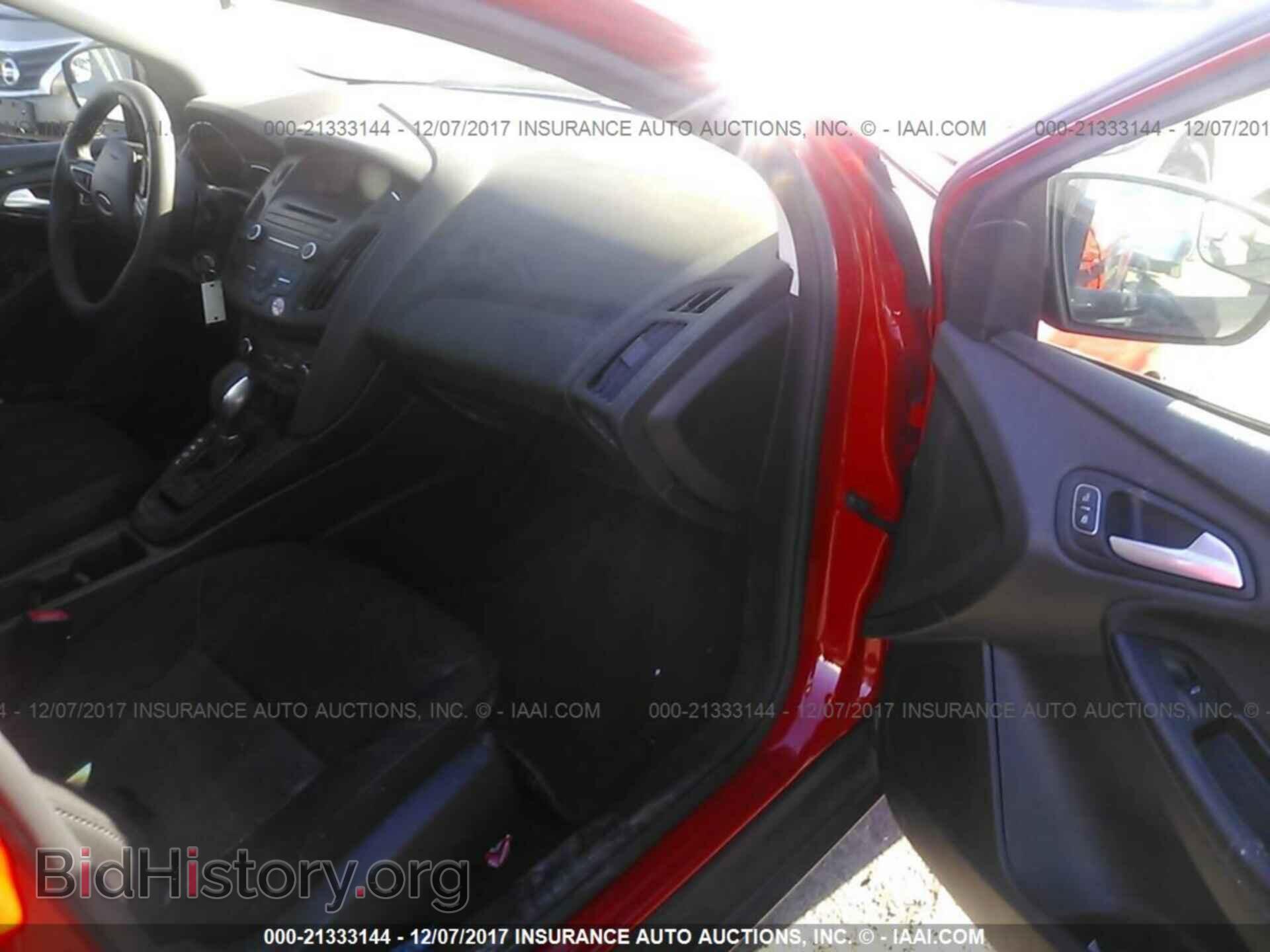 2017 Ford Focus - VIN: 1FADP3F20HL286584 - Photo 5