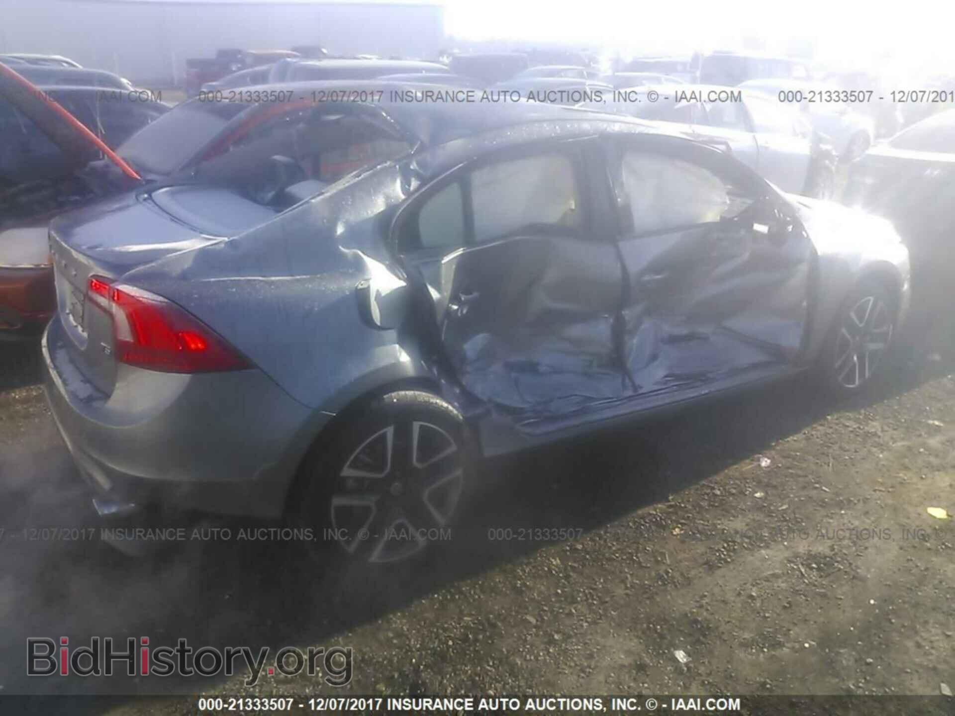 2017 Volvo S60 - VIN: YV126MFL9H2420737 - Фото 4
