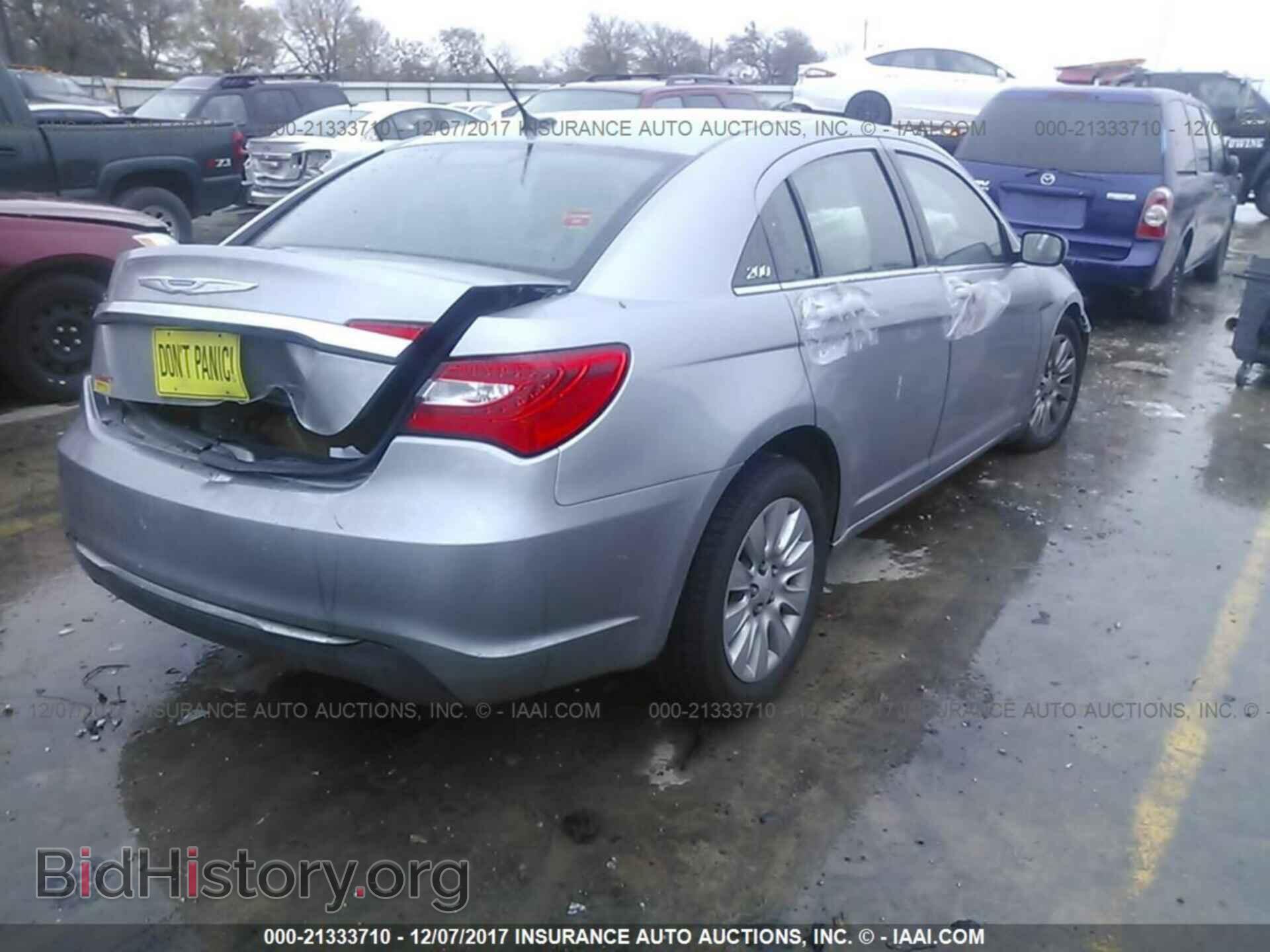 2014 Chrysler 200 - VIN: 1C3CCBAB6EN140889 - Photo 4