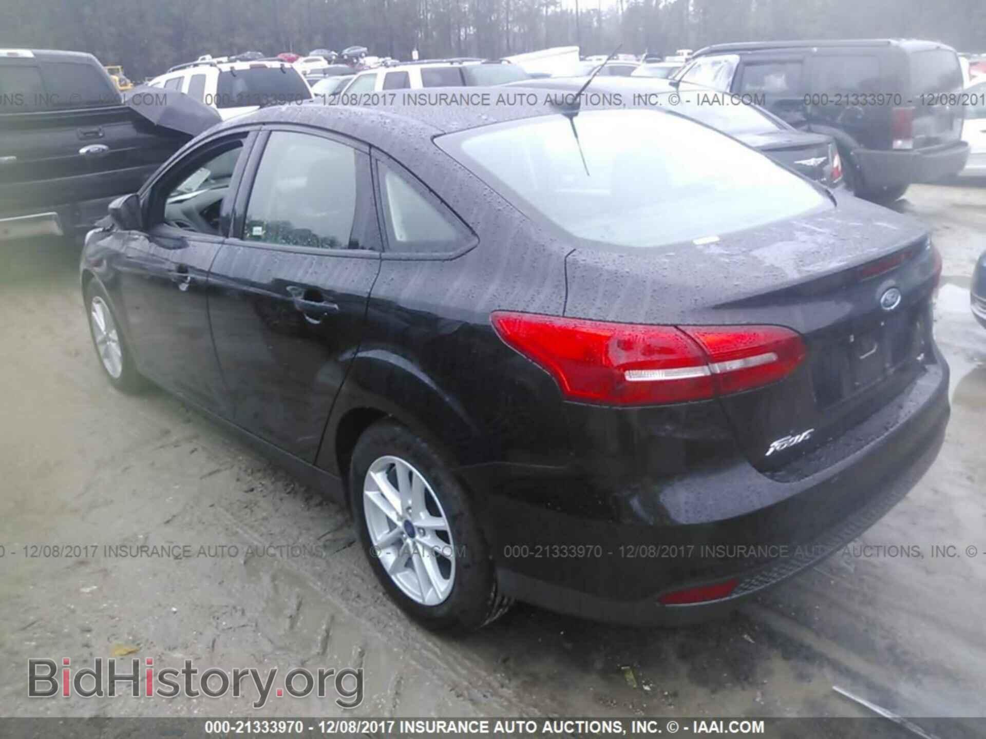 2018 Ford Focus - VIN: 1FADP3F2XJL206746 - Фото 3