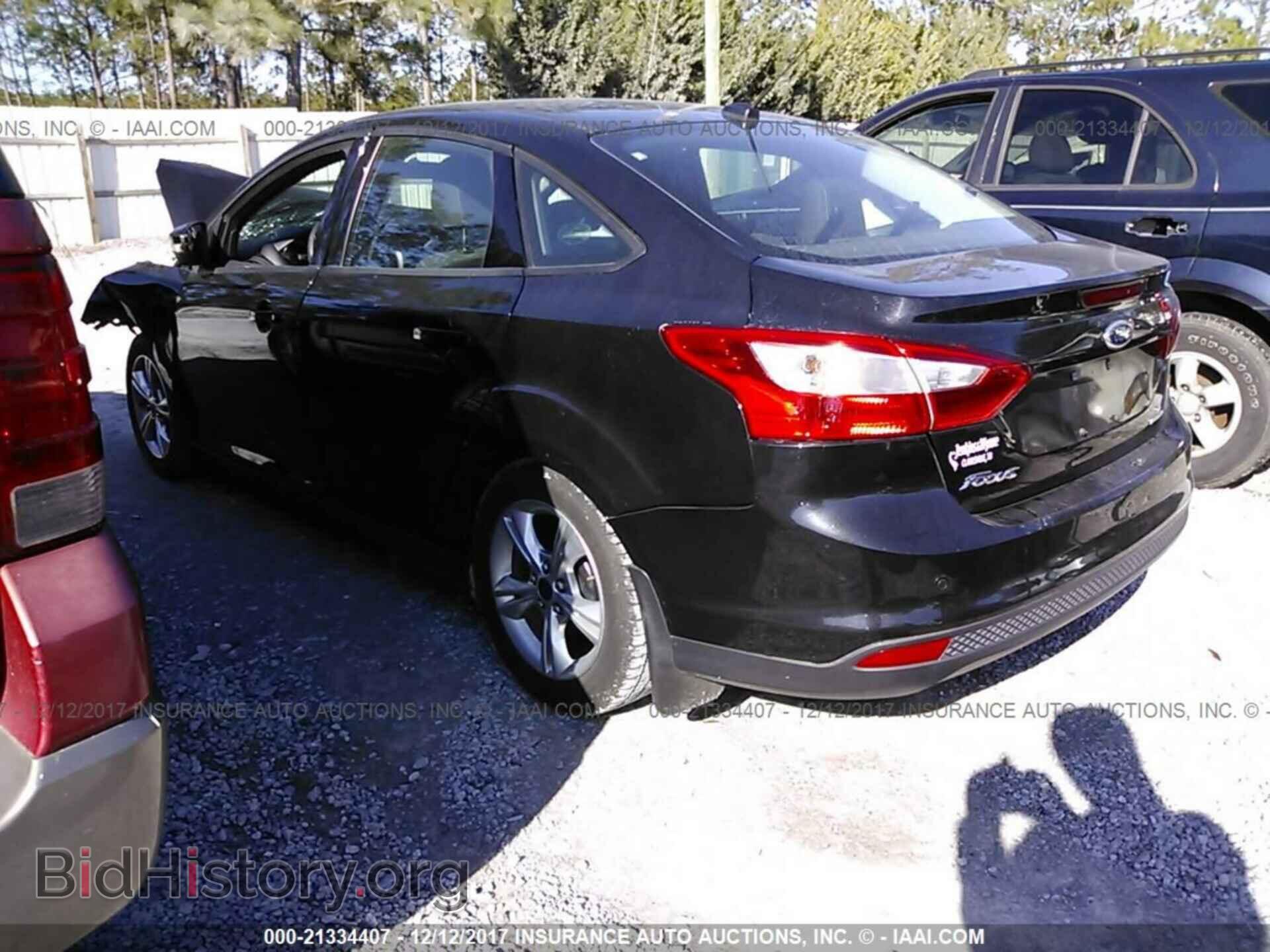 2014 Ford Focus - VIN: 1FADP3F24EL213858 - Photo 3