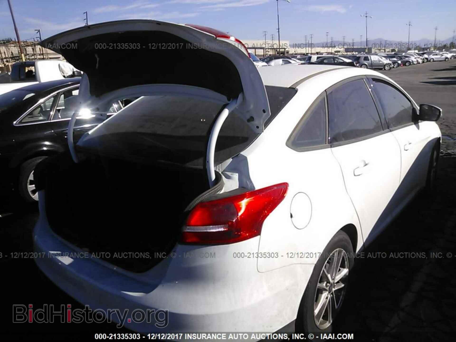 2015 Ford Focus - VIN: 1FADP3F23FL256377 - Photo 4