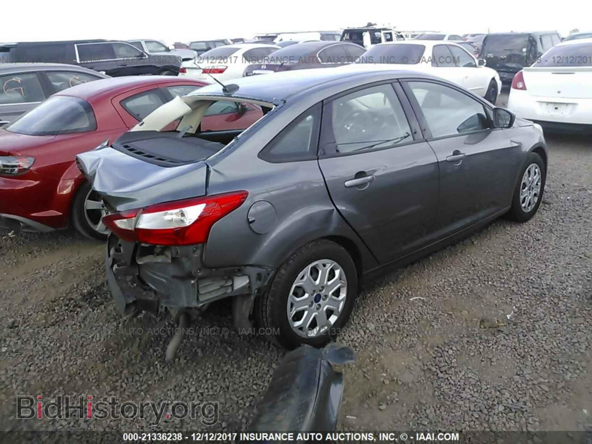 2012 Ford Focus - VIN: 1FAHP3F21CL453402 - Photo 4
