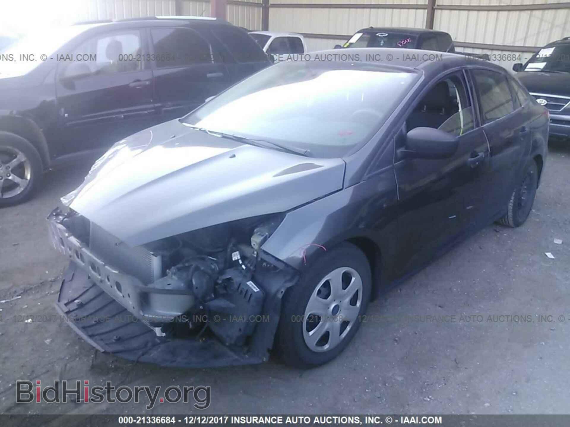 2016 Ford Focus - VIN: 1FADP3E2XGL215943 - Photo 2