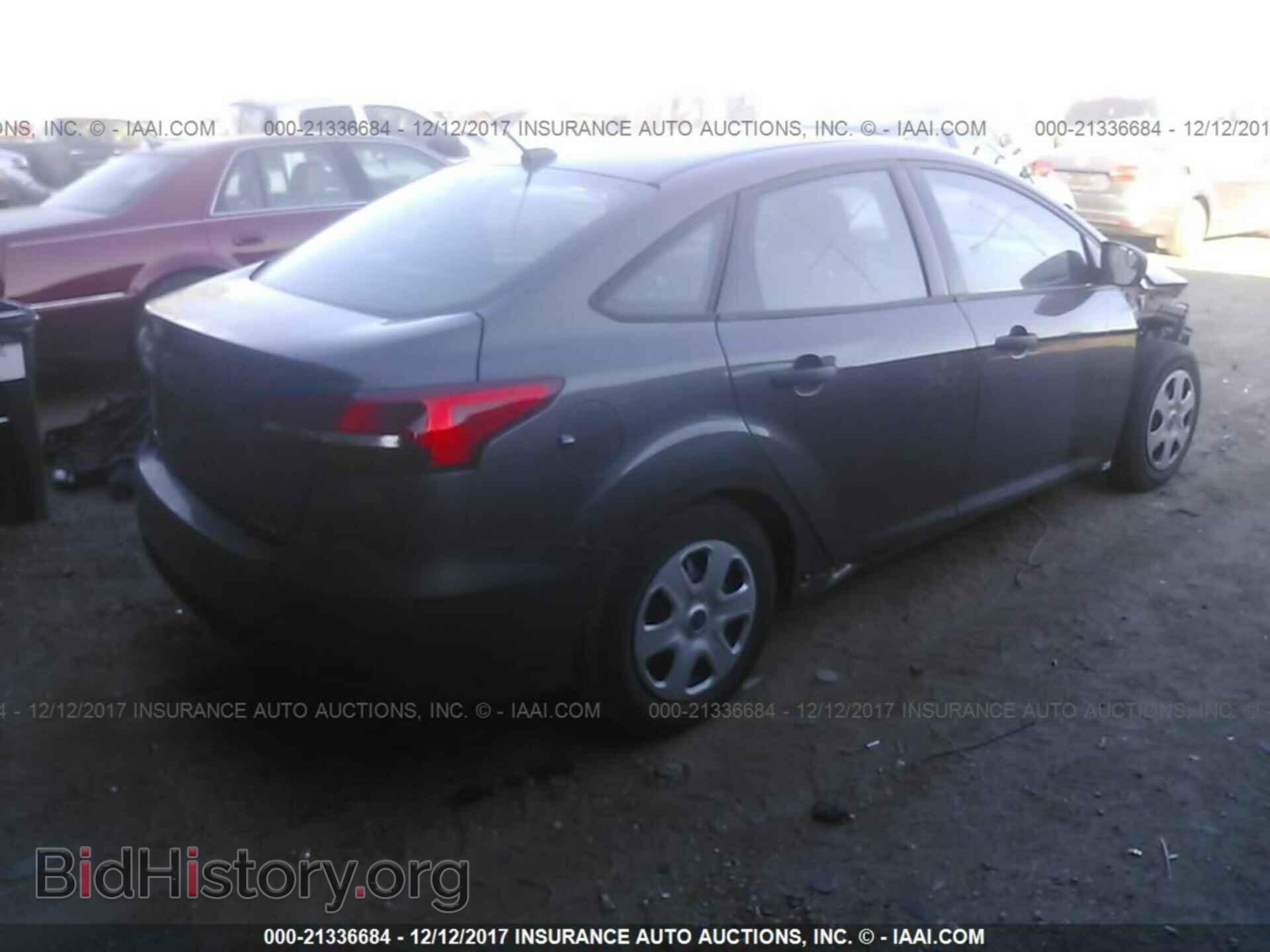 2016 Ford Focus - VIN: 1FADP3E2XGL215943 - Photo 4
