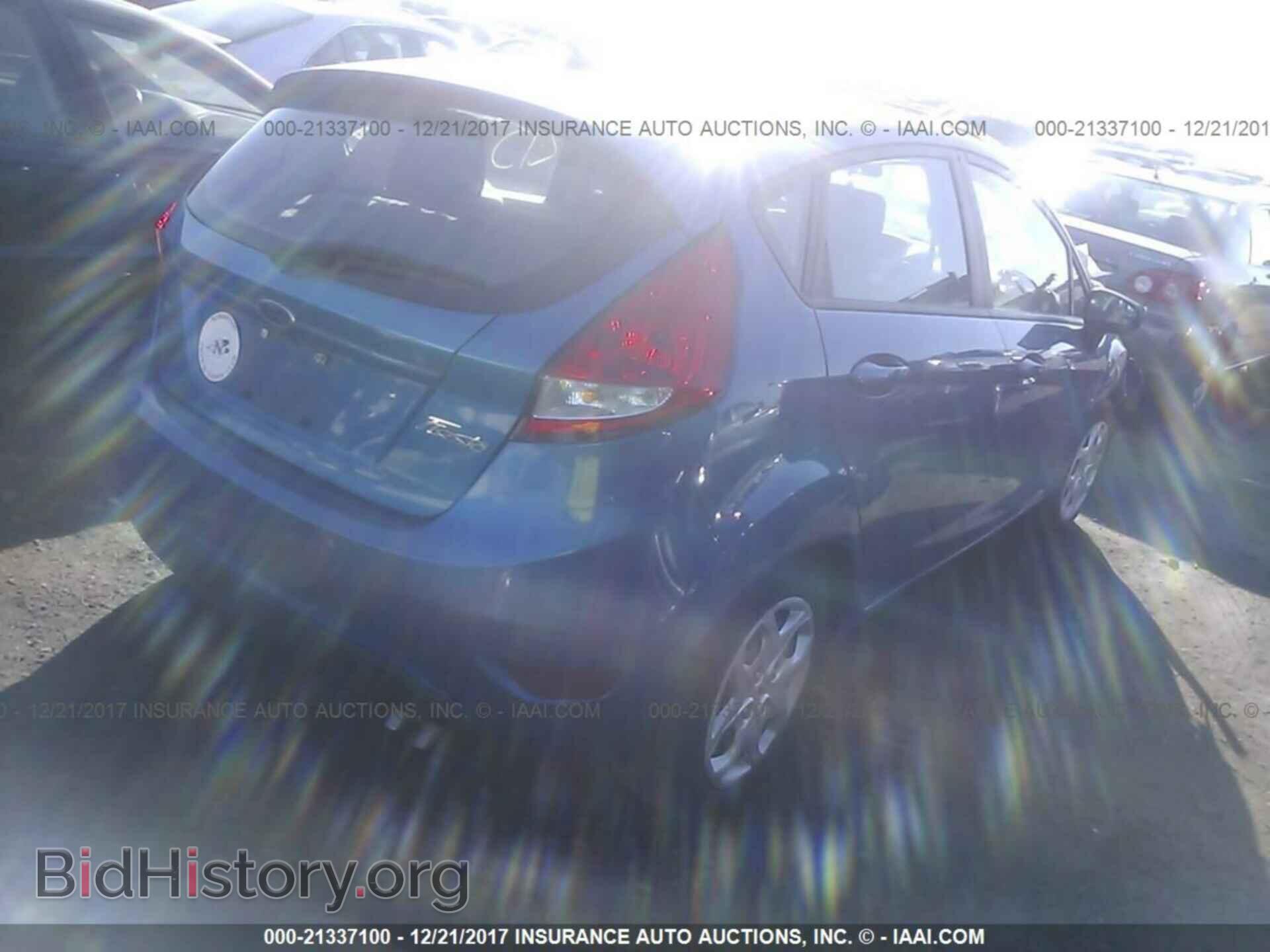 2011 Ford Fiesta - VIN: 3FADP4EJ2BM102072 - Photo 4