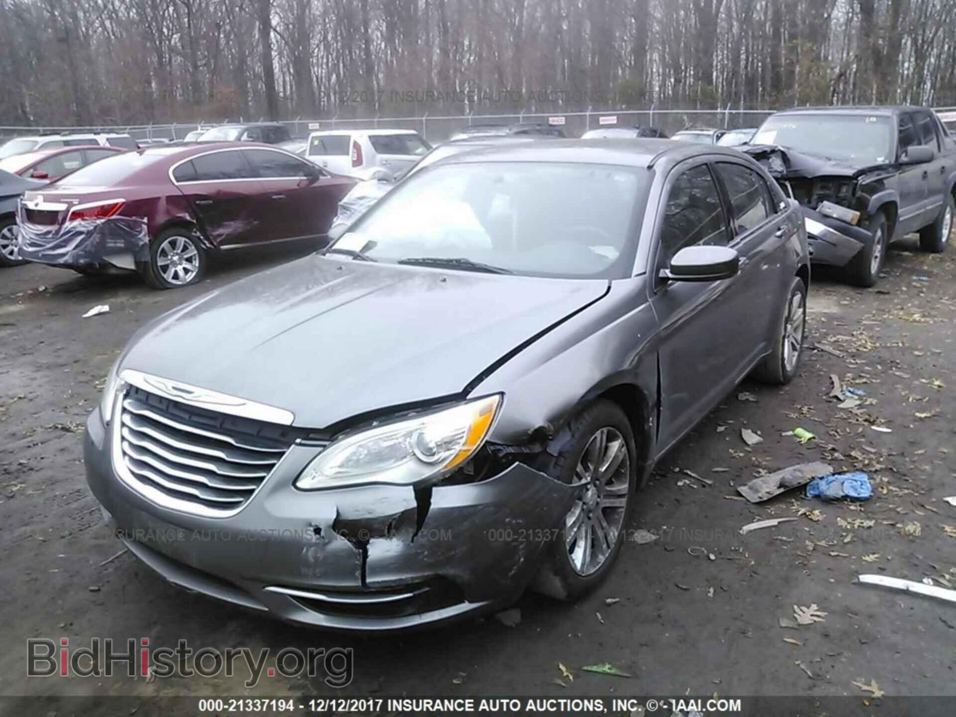 2013 Chrysler 200 - VIN: 1C3CCBBB9DN654572 - Photo 2
