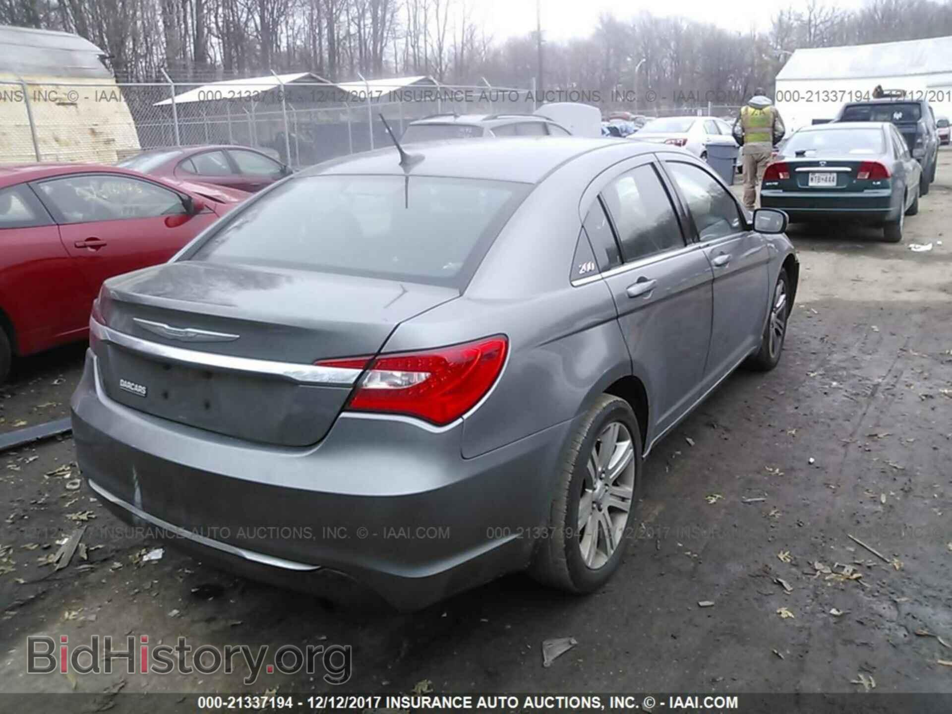 2013 Chrysler 200 - VIN: 1C3CCBBB9DN654572 - Photo 4