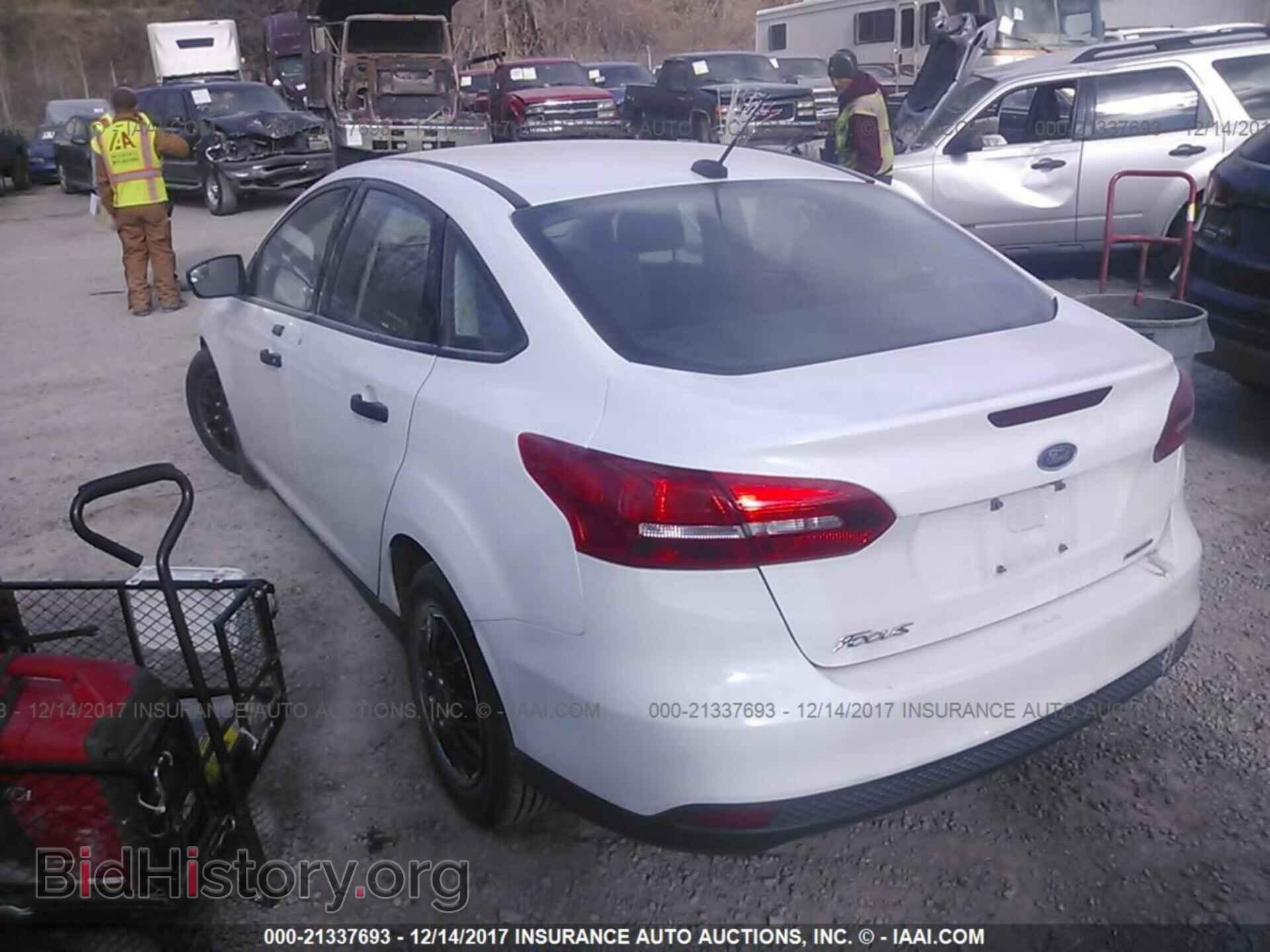2016 Ford Focus - VIN: 1FADP3E24GL202332 - Фото 3