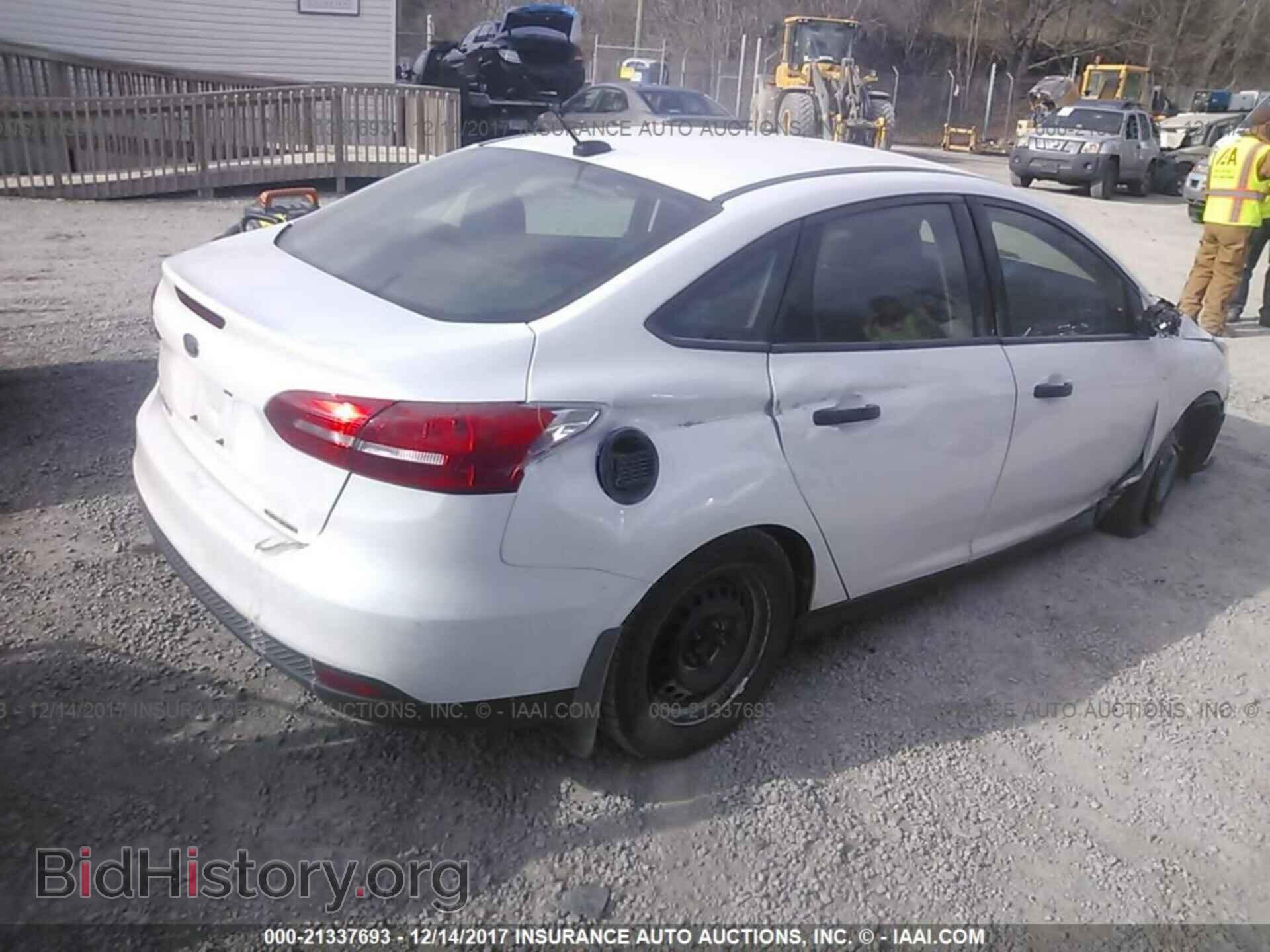 2016 Ford Focus - VIN: 1FADP3E24GL202332 - Фото 4