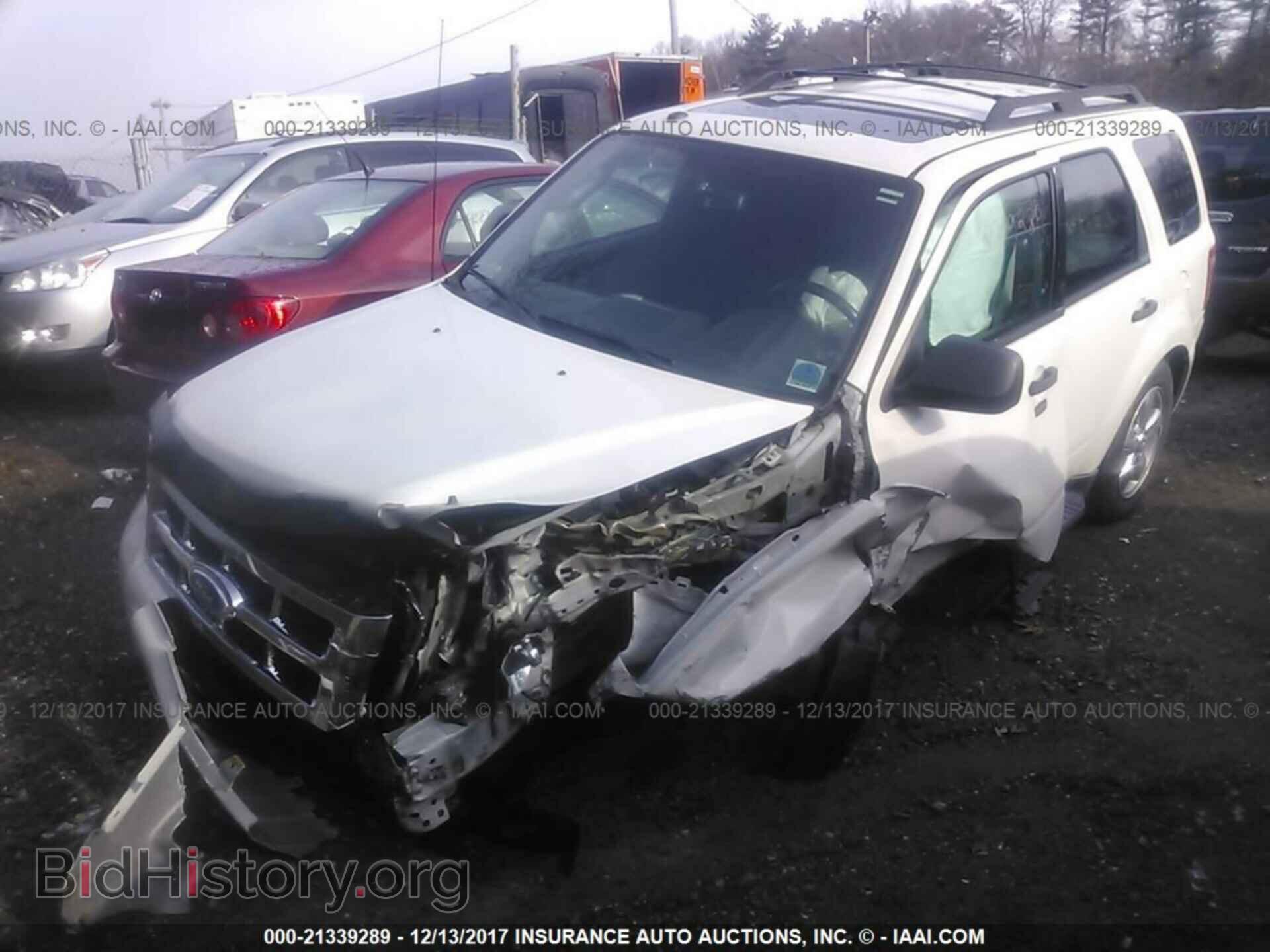 2011 Ford Escape - VIN: 1FMCU9DG0BKC06841 - Photo 2