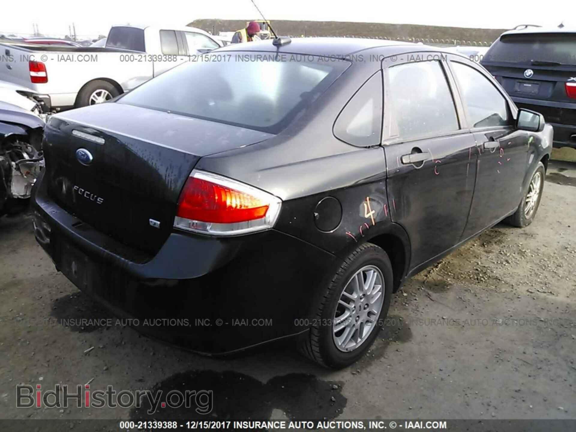 2011 Ford Focus - VIN: 1FAHP3FN2BW152547 - Photo 4