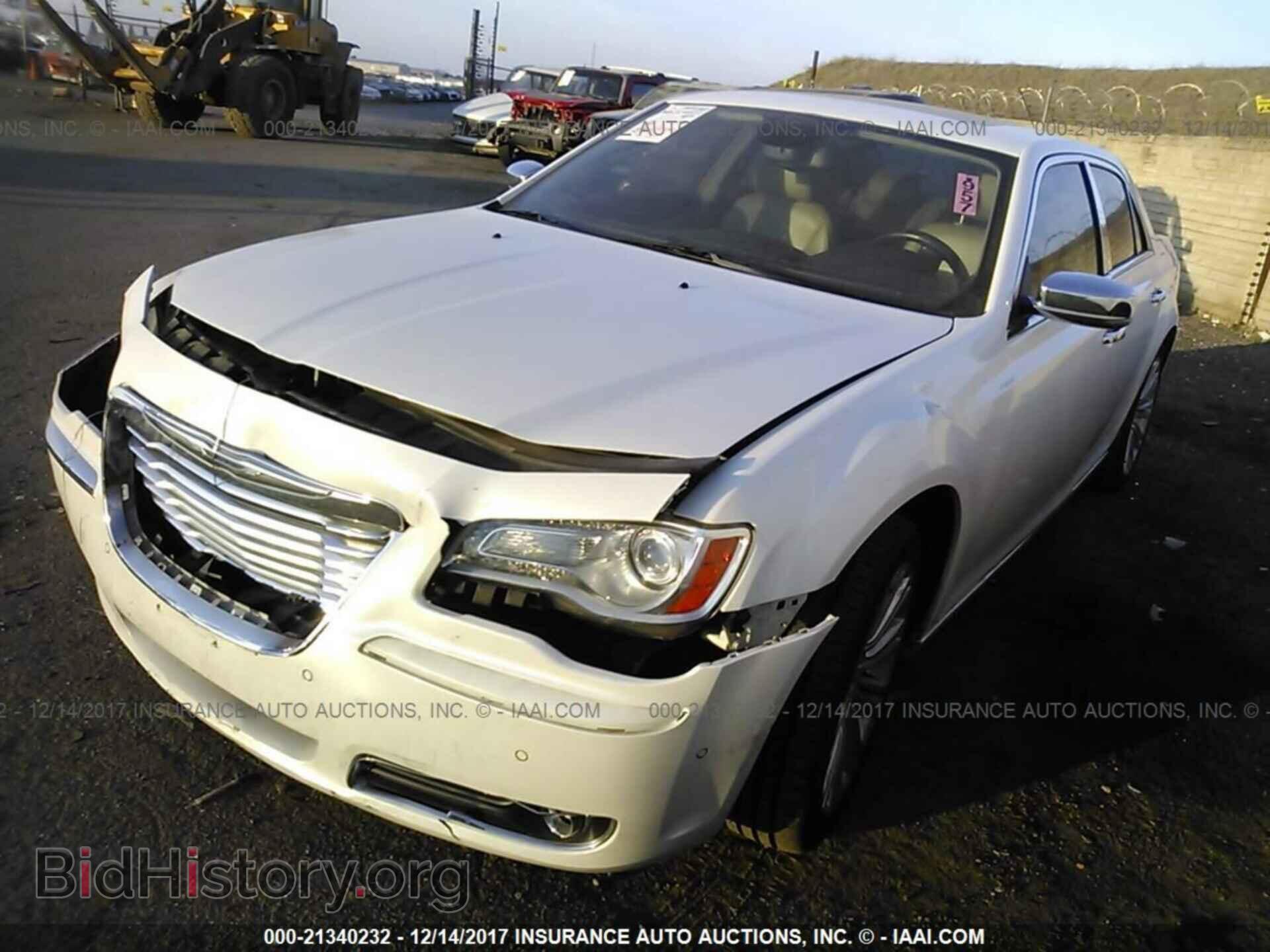 2011 Chrysler 300c - VIN: 2C3CA6CT2BH539015 - Фото 2