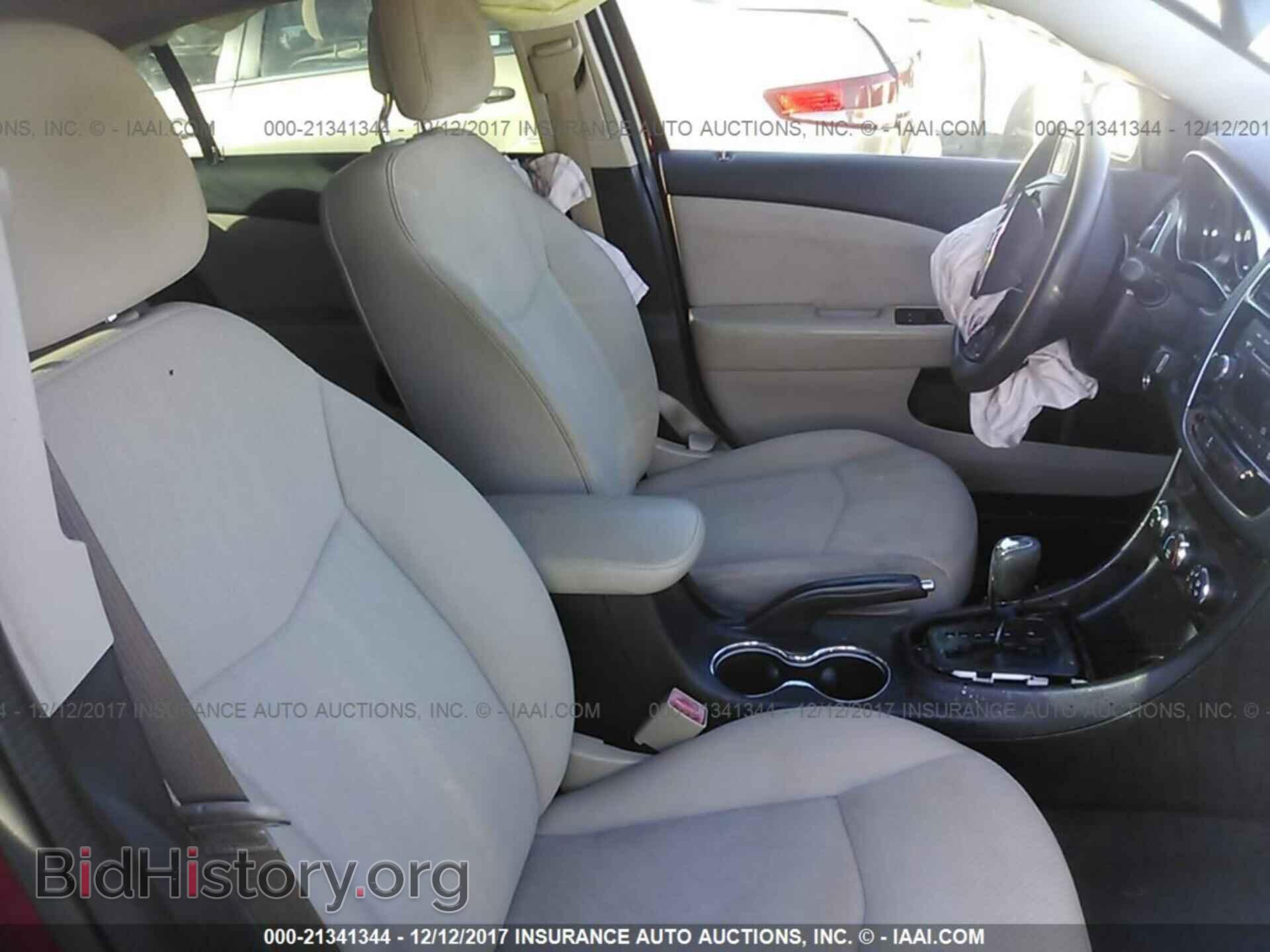 2012 Chrysler 200 - VIN: 1C3CCBAB5CN303898 - Photo 5