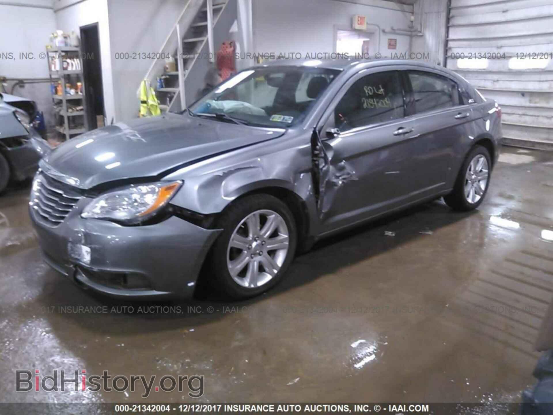 2011 Chrysler 200 - VIN: 1C3BC1FB8BN613864 - Фото 2