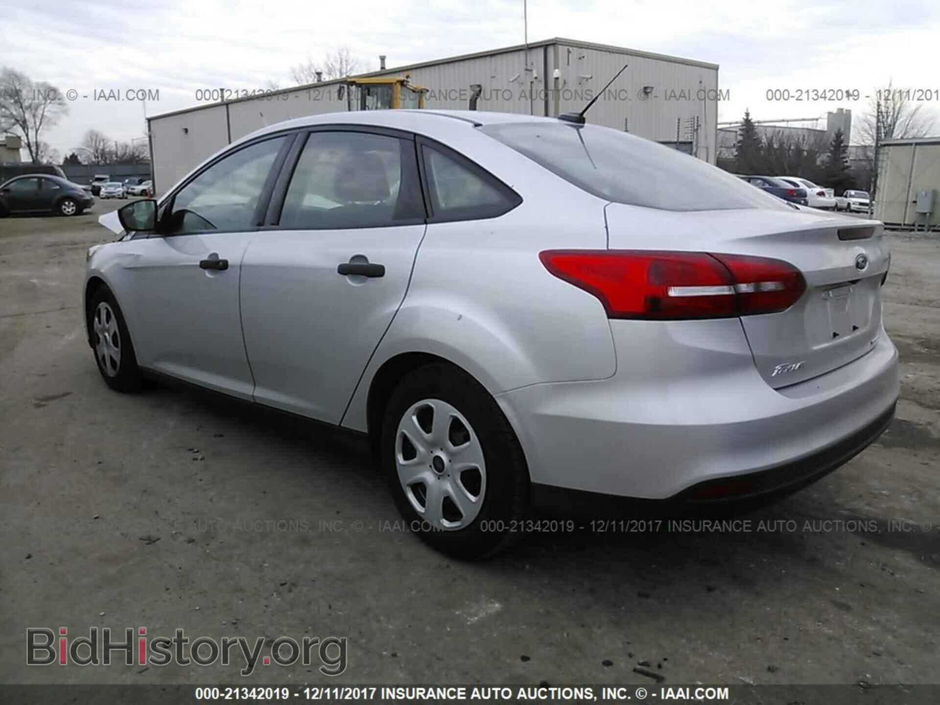 2016 Ford Focus - VIN: 1FADP3E20GL229169 - Photo 3