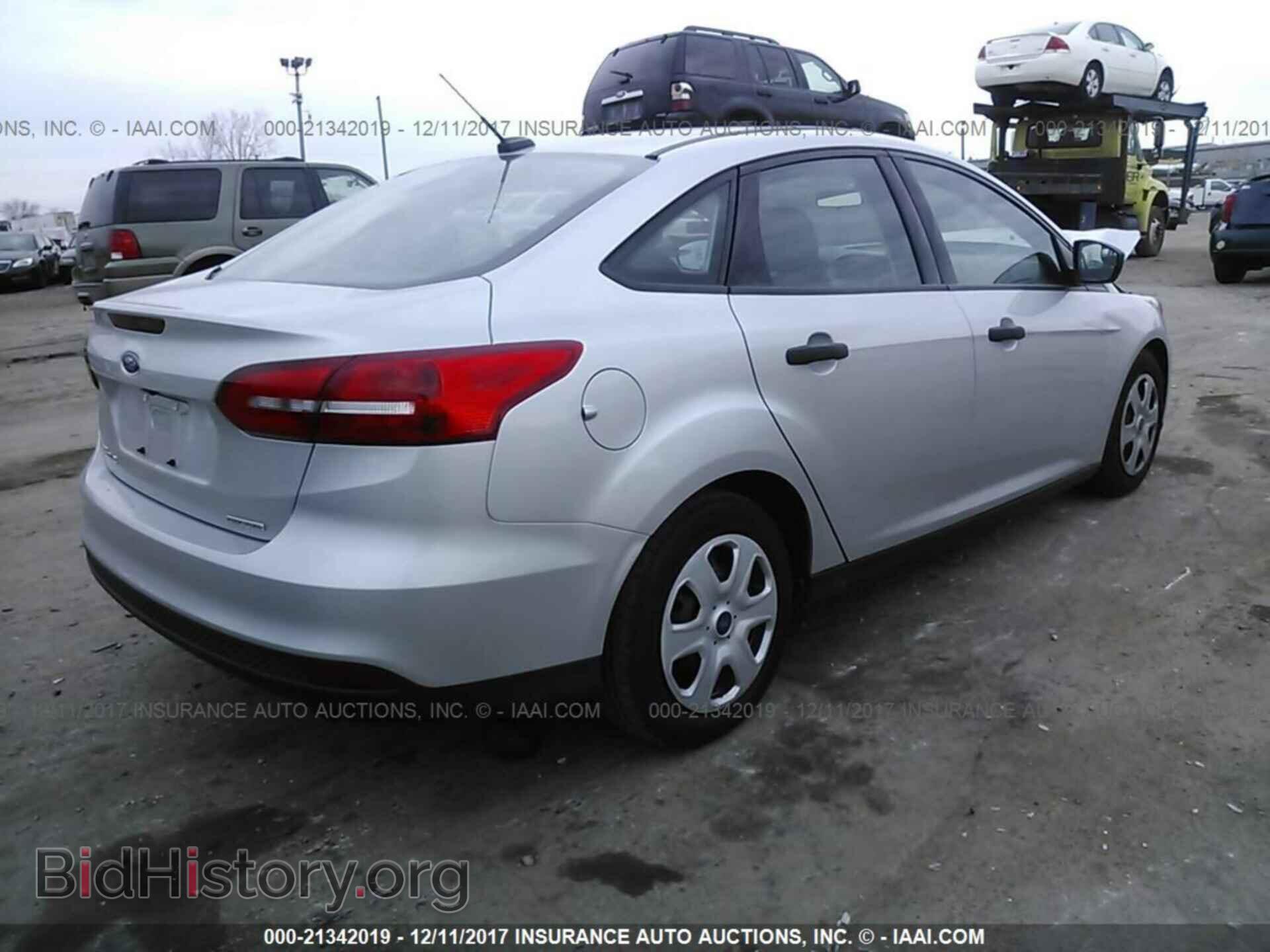 2016 Ford Focus - VIN: 1FADP3E20GL229169 - Photo 4