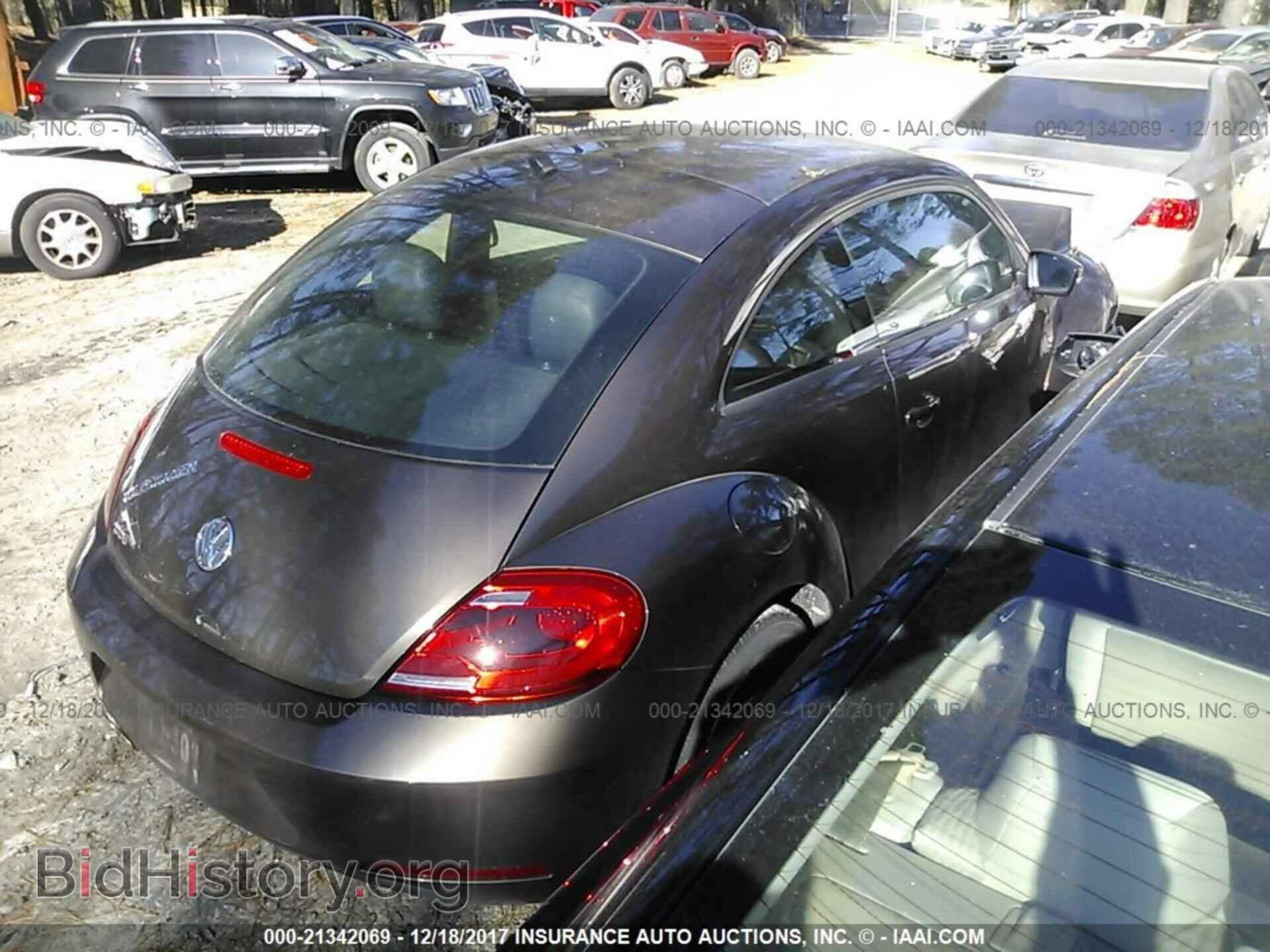 2012 Volkswagen Beetle - VIN: 3VWJP7AT7CM628167 - Фото 4