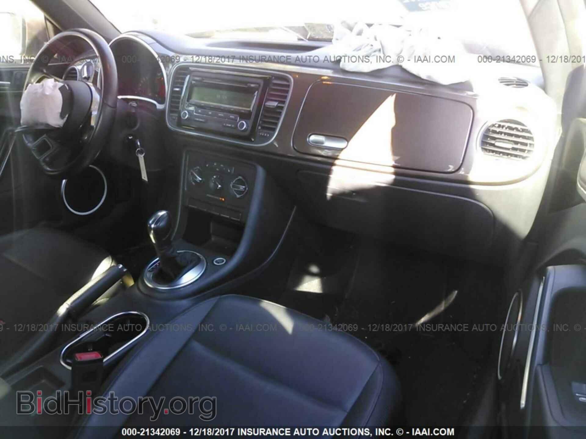2012 Volkswagen Beetle - VIN: 3VWJP7AT7CM628167 - Фото 5