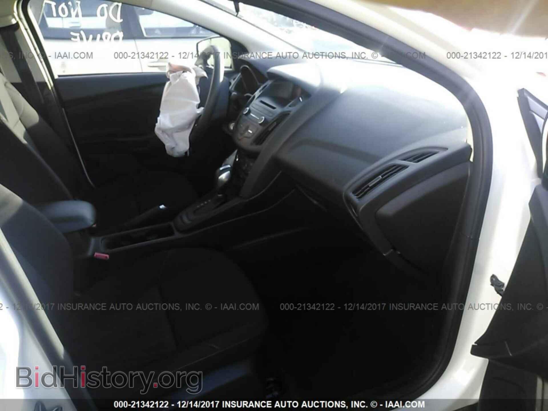 2016 Ford Focus - VIN: 1FADP3F29GL268650 - Photo 5