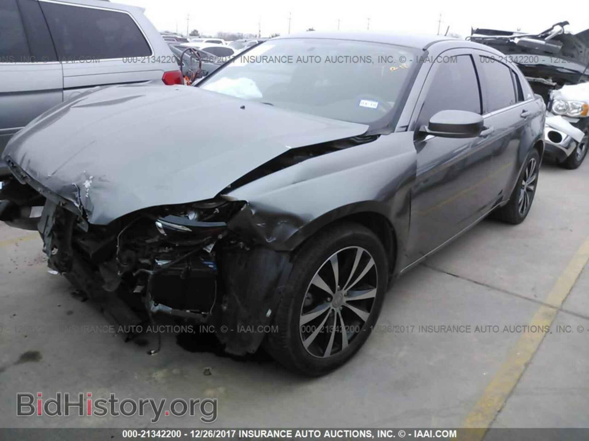 2013 Chrysler 200 - VIN: 1C3CCBBB6DN618810 - Фото 2