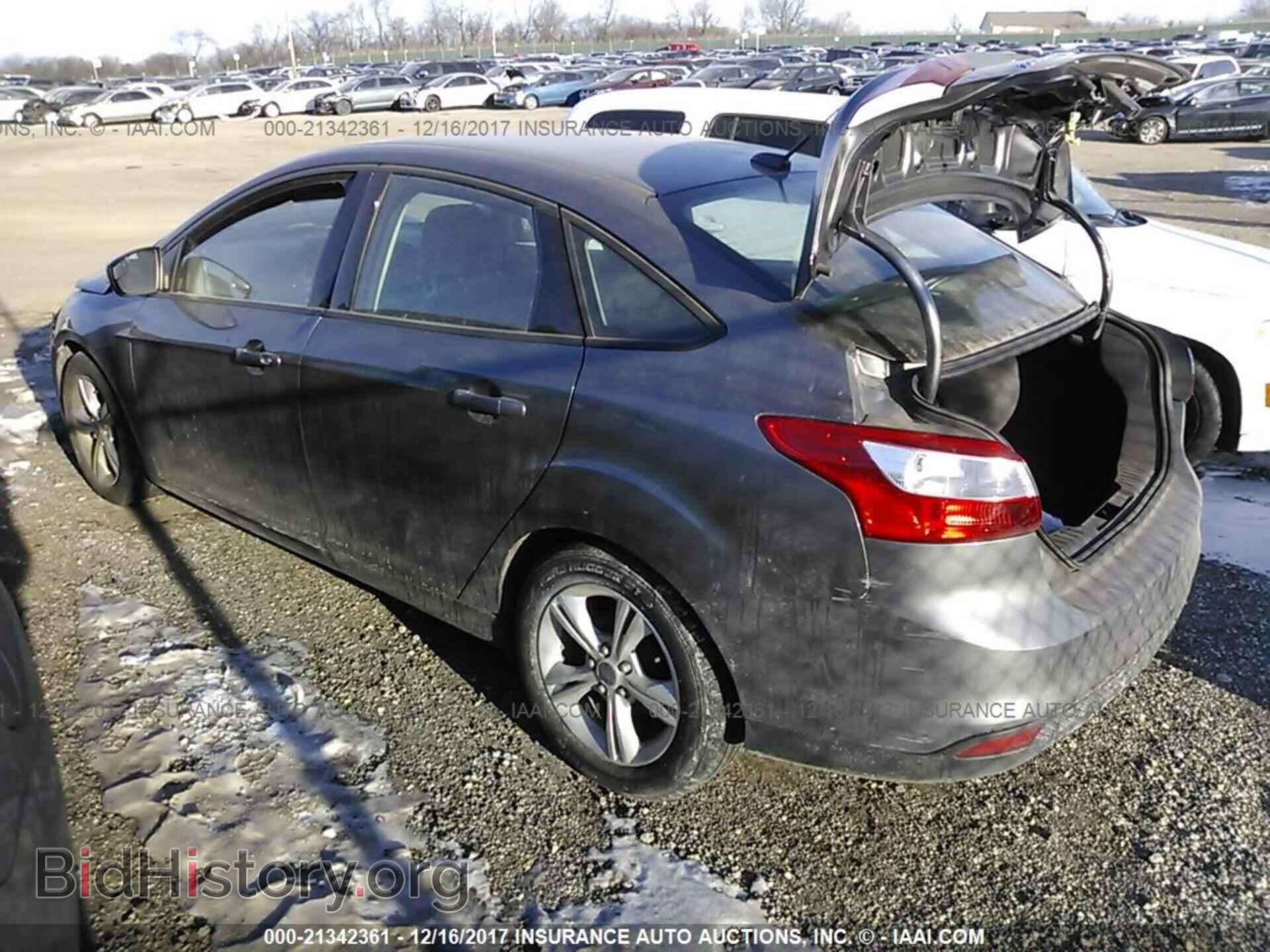 2014 Ford Focus - VIN: 1FADP3F22EL360843 - Photo 3