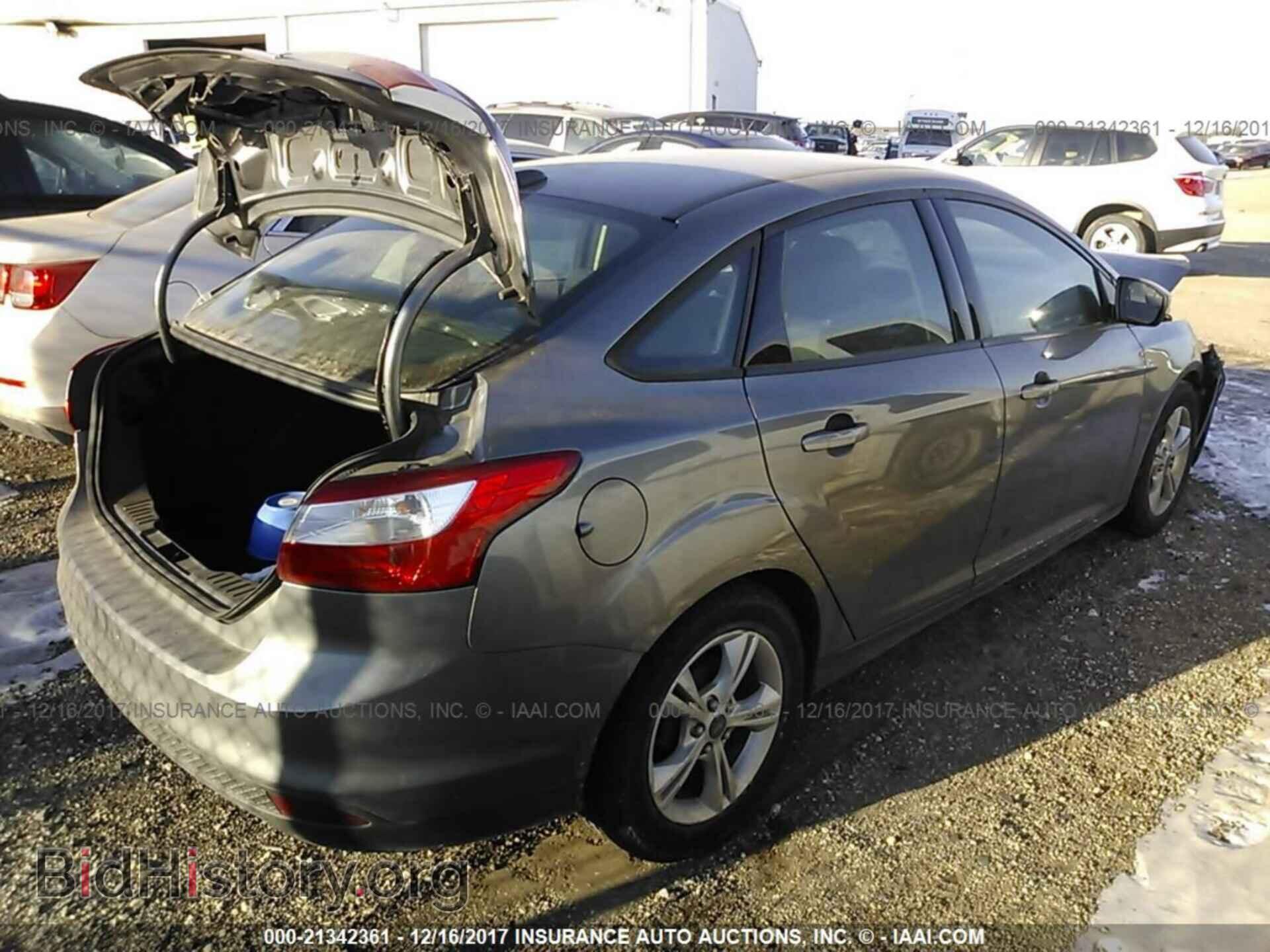 2014 Ford Focus - VIN: 1FADP3F22EL360843 - Photo 4
