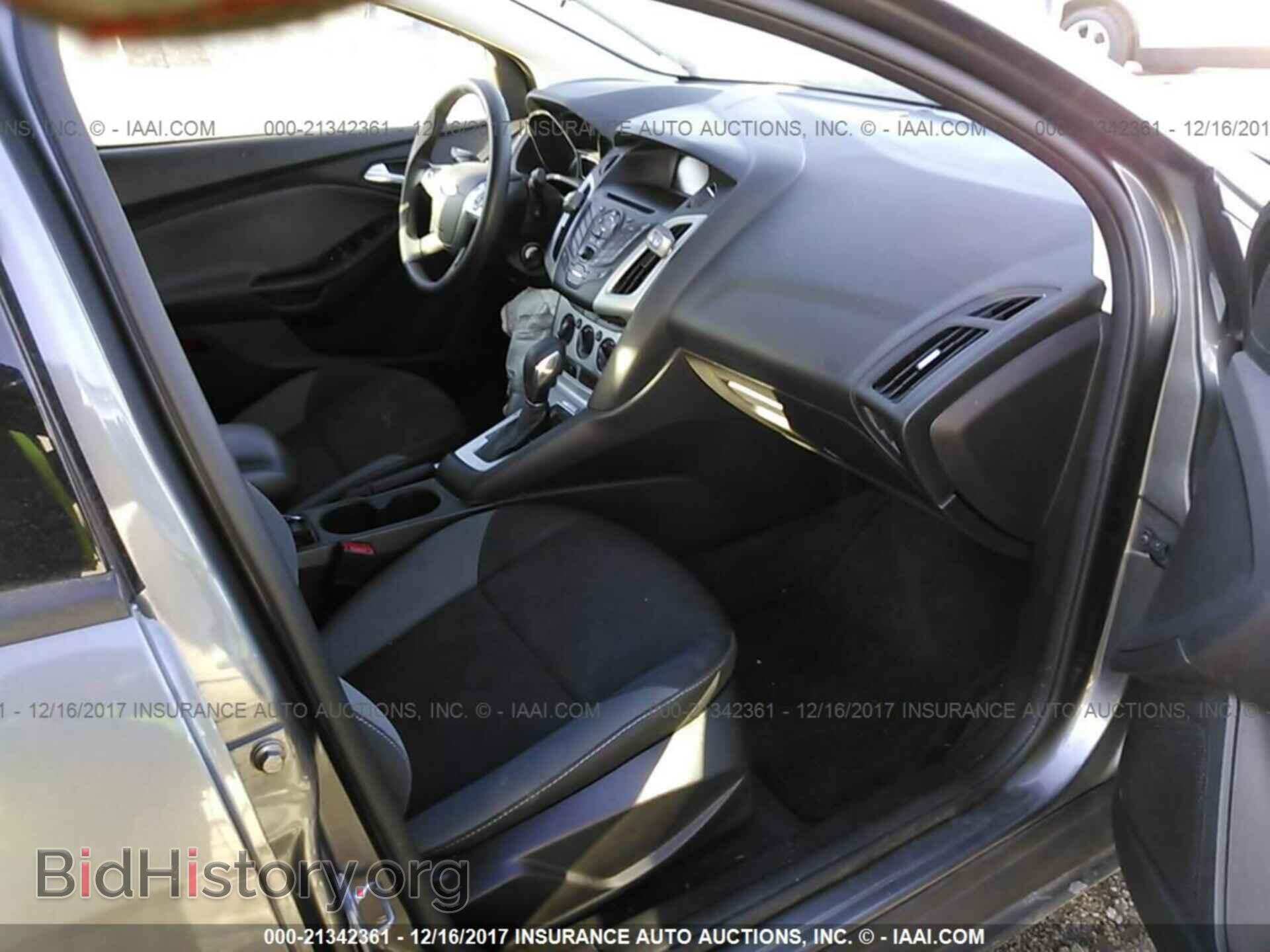2014 Ford Focus - VIN: 1FADP3F22EL360843 - Photo 5