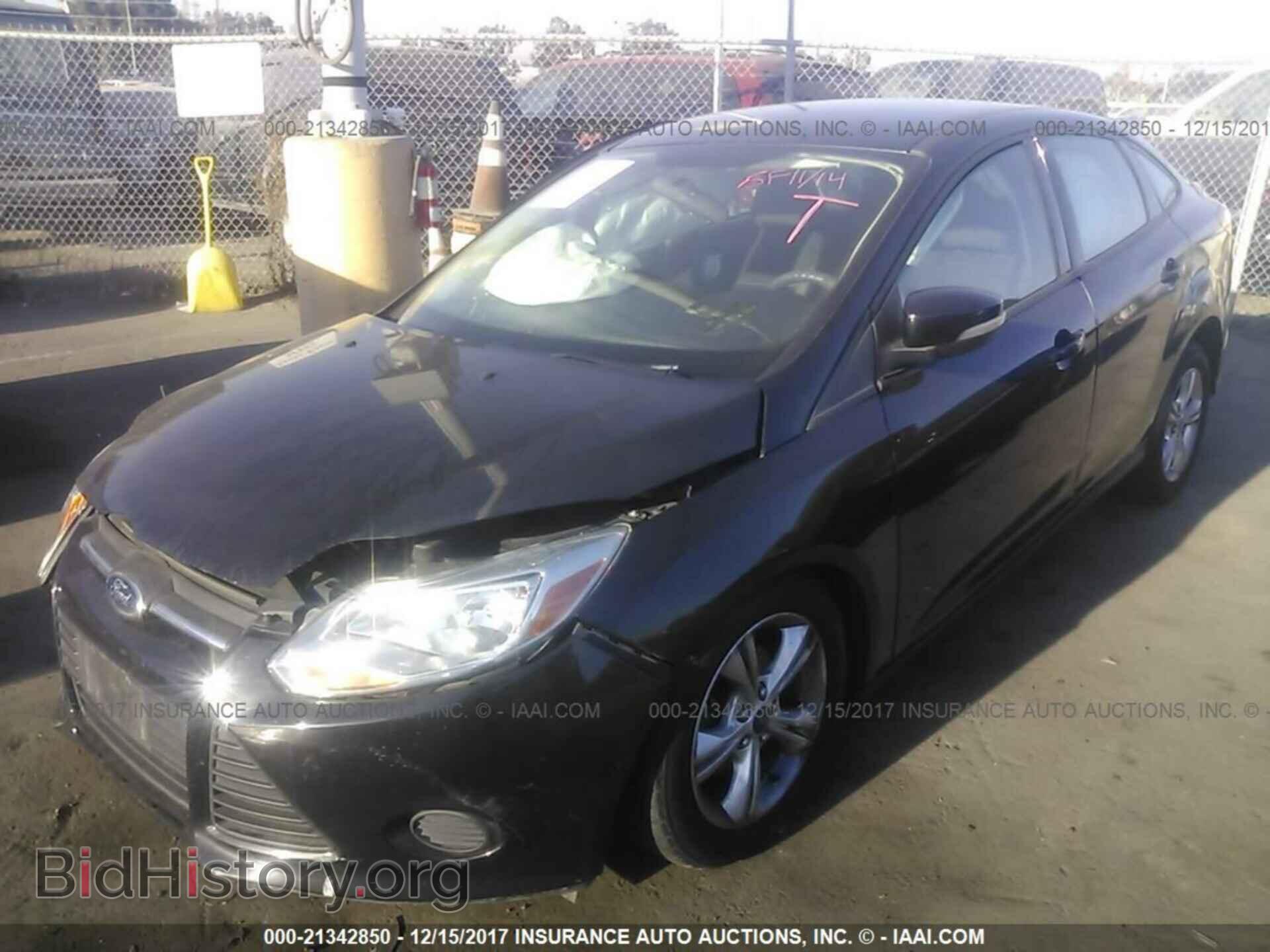 2013 Ford Focus - VIN: 1FADP3F21DL340677 - Фото 2